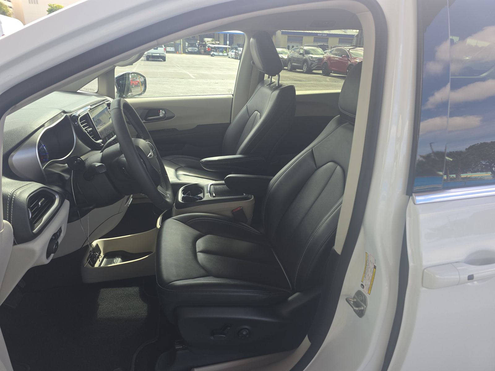 2024 Chrysler Pacifica Hybrid Select FWD