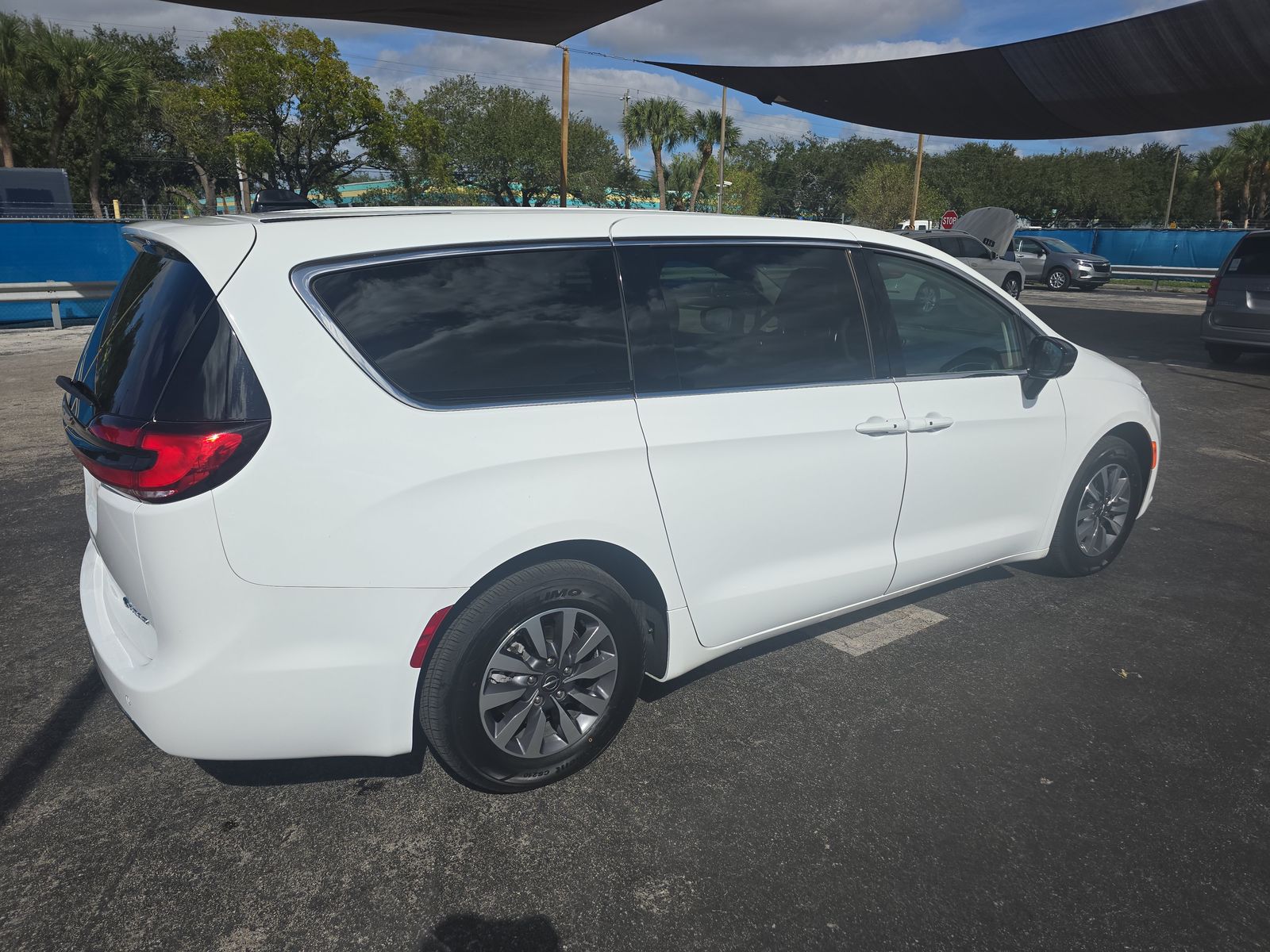 2024 Chrysler Pacifica Hybrid Select FWD