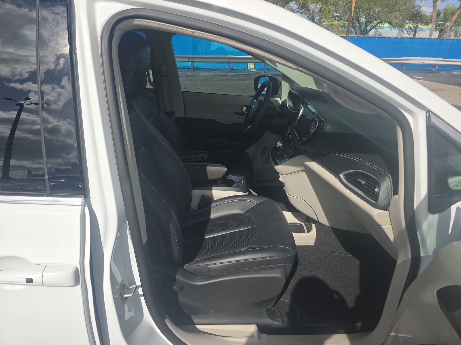 2024 Chrysler Pacifica Hybrid Select FWD