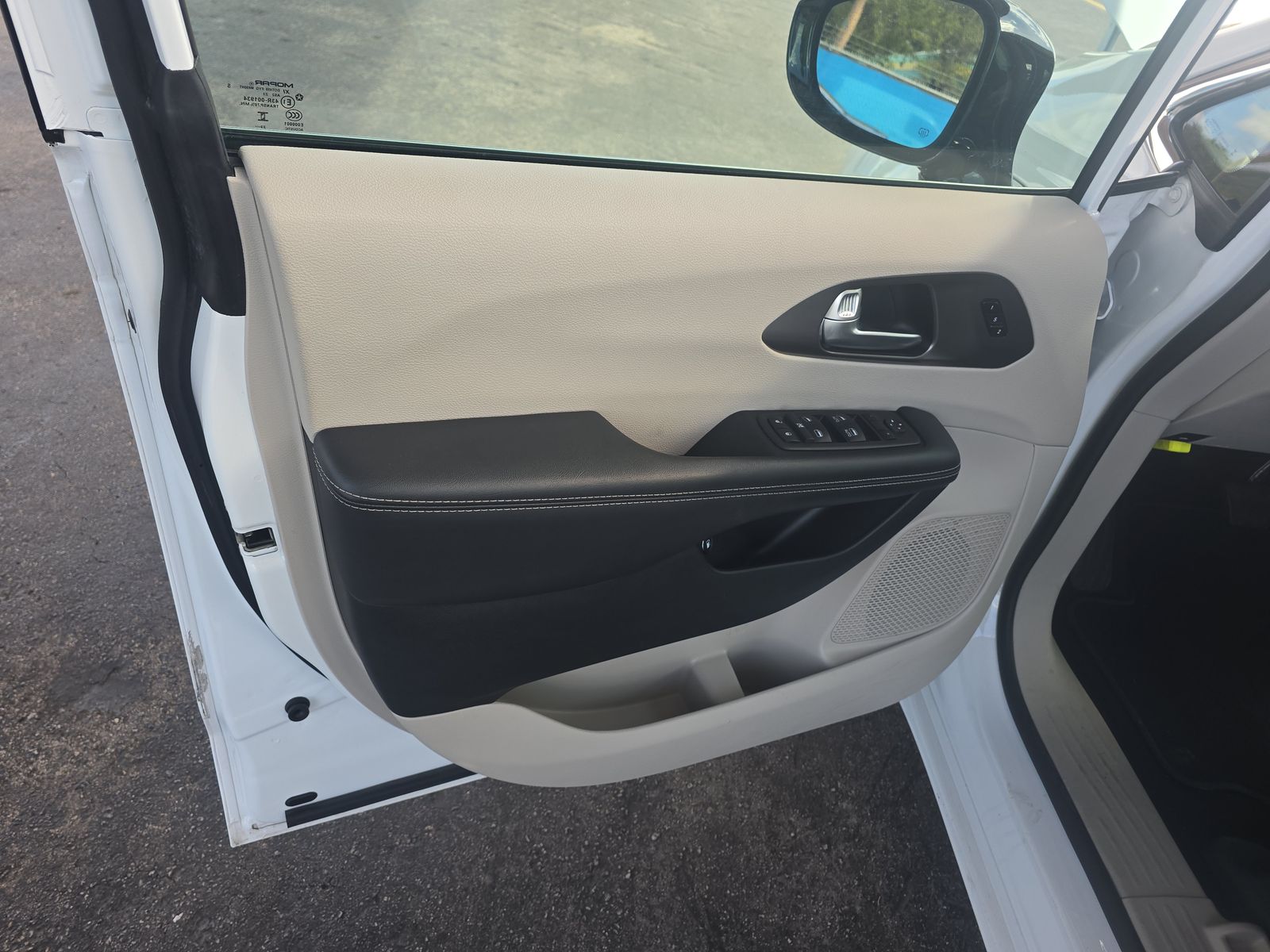 2024 Chrysler Pacifica Hybrid Select FWD