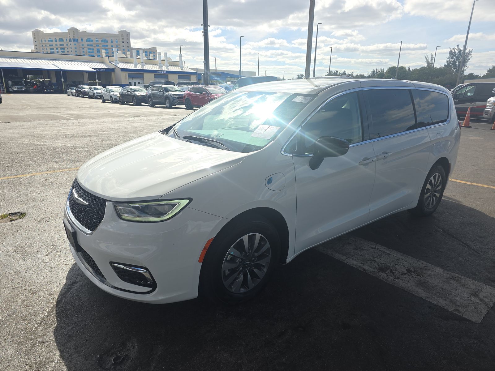 2024 Chrysler Pacifica Hybrid Select FWD