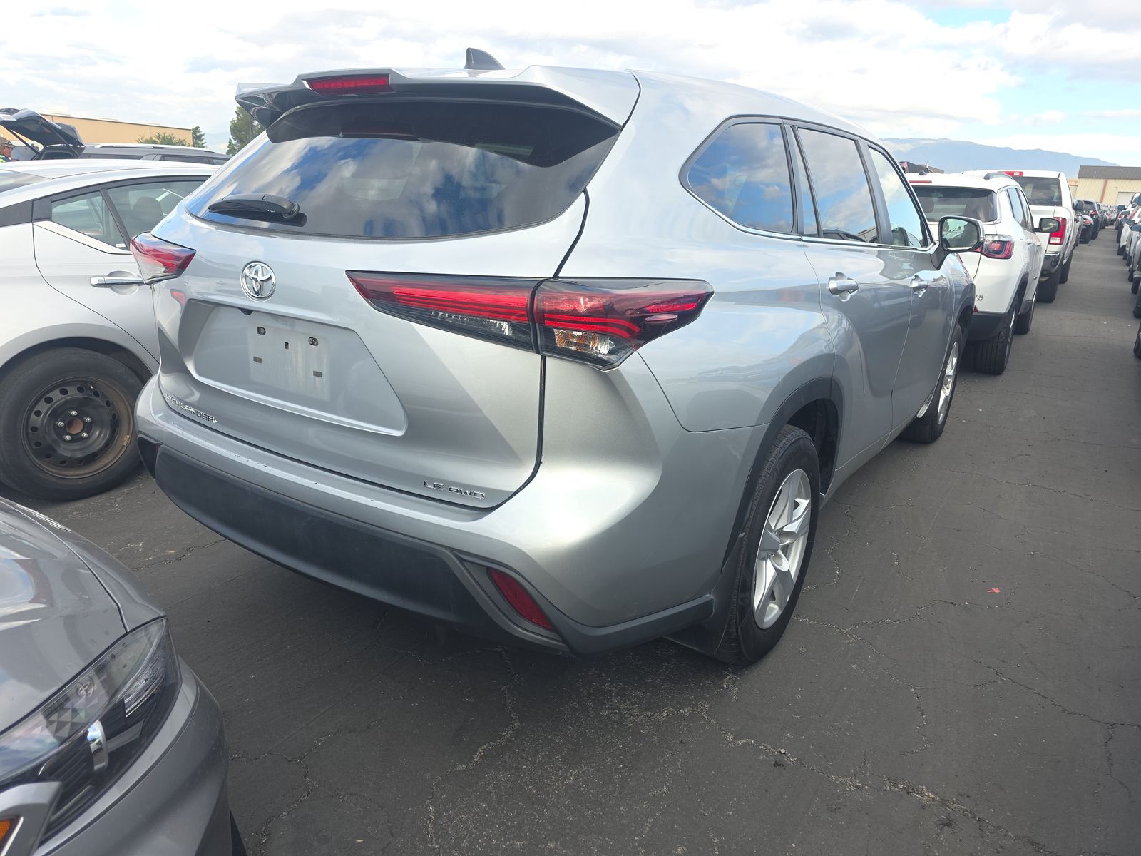 2024 Toyota Highlander LE AWD