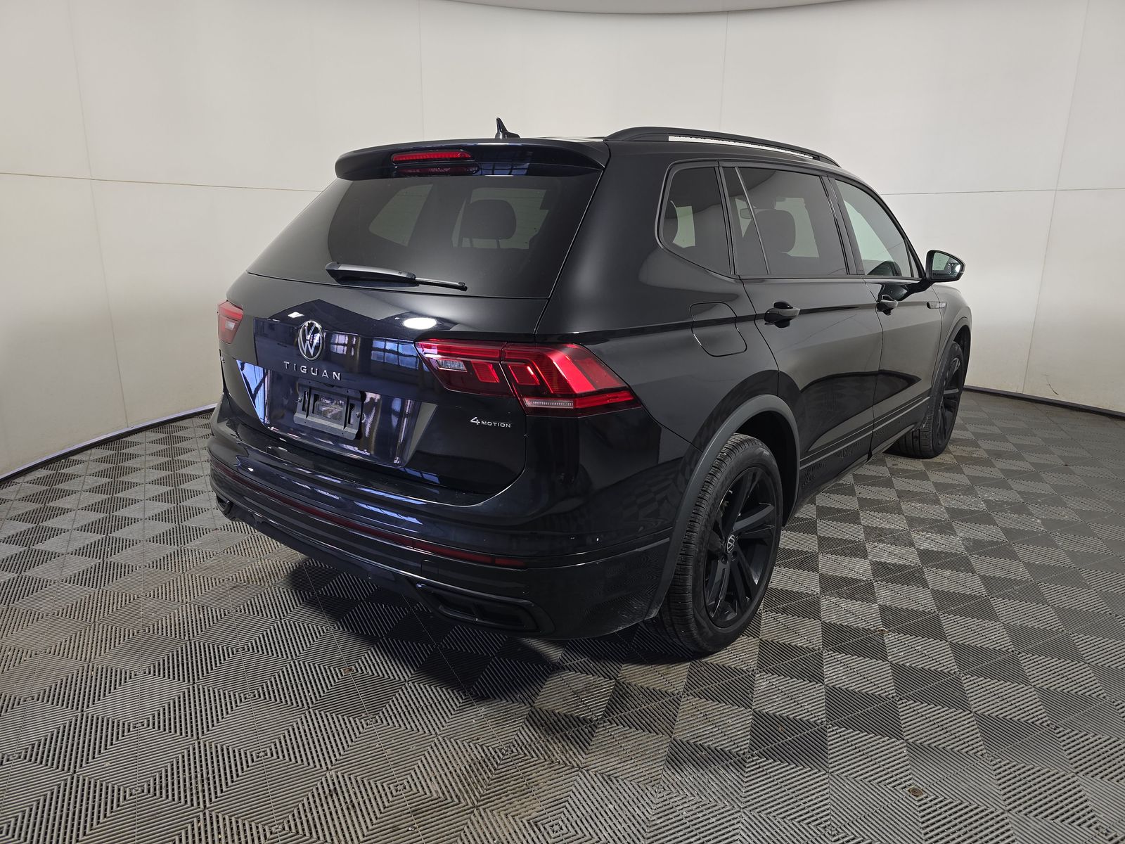 2024 Volkswagen Tiguan 2.0T SE R-Line Black AWD