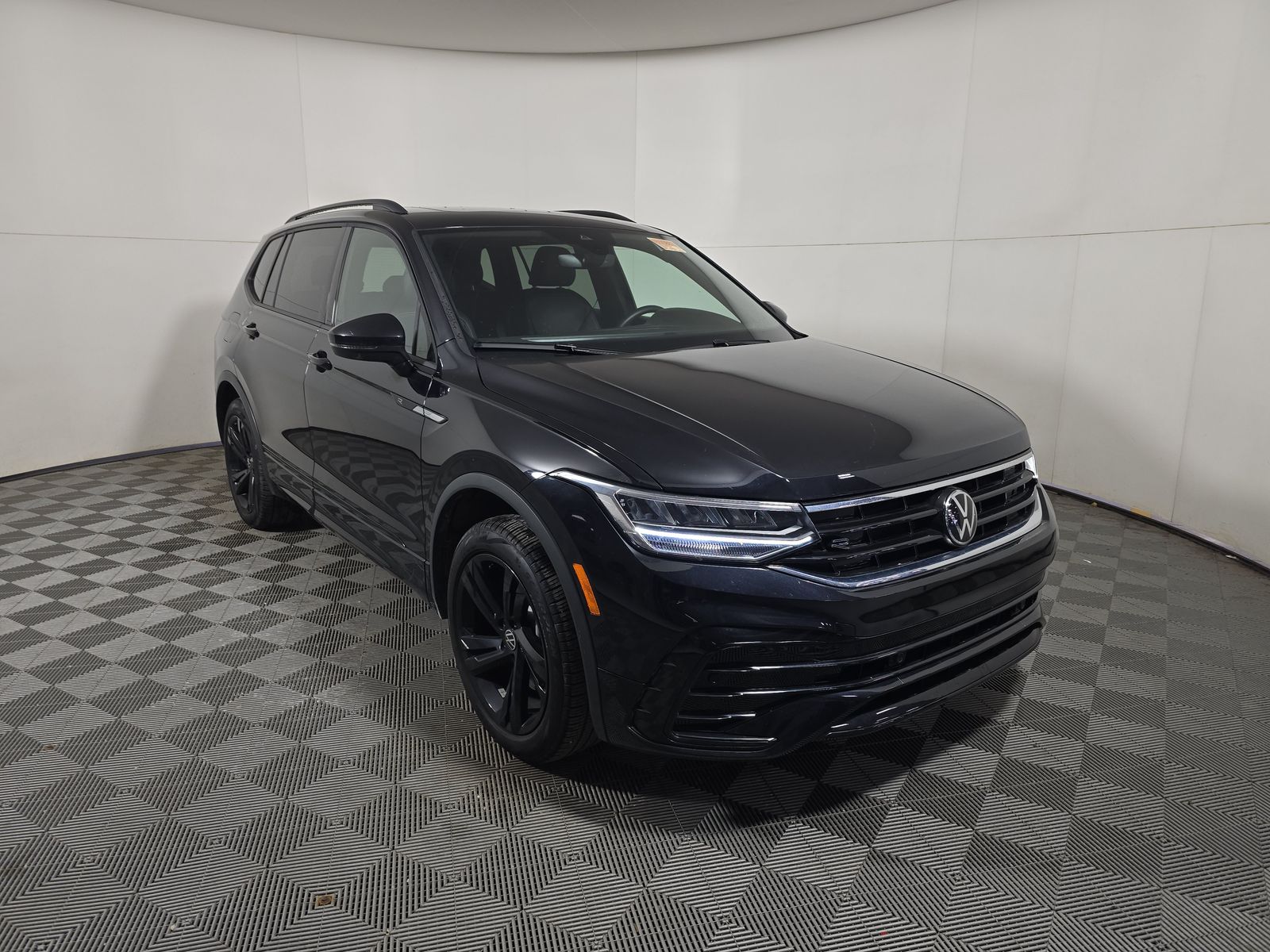2024 Volkswagen Tiguan 2.0T SE R-Line Black AWD