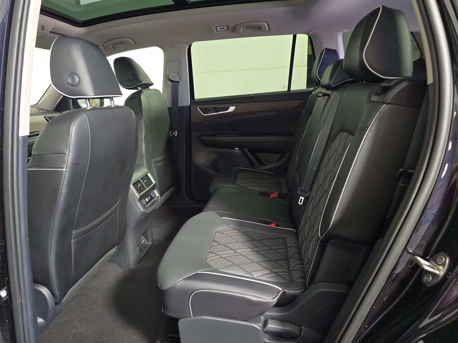 2024 Volkswagen Atlas 2.0T SEL Premium R-Line AWD