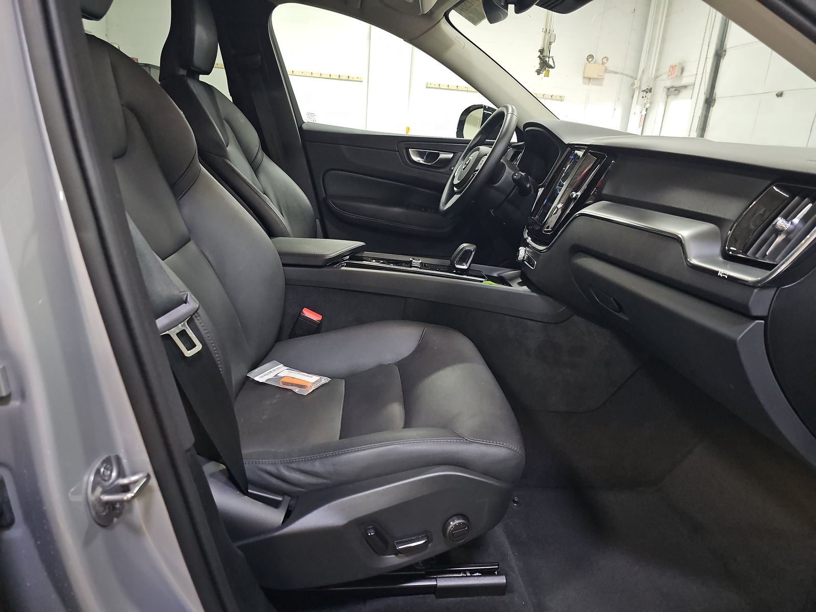 2025 Volvo XC60 B5 Core AWD