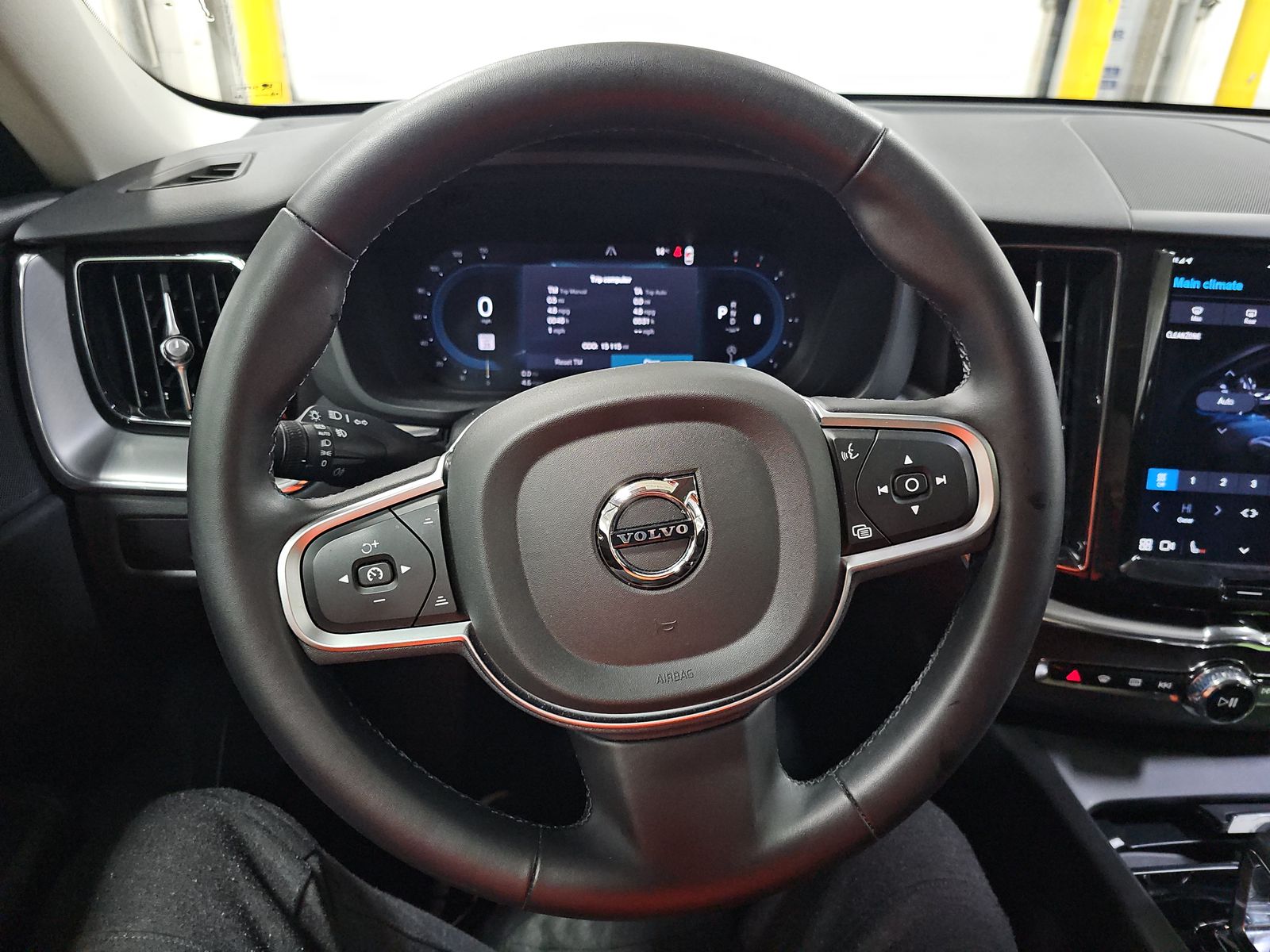 2025 Volvo XC60 B5 Core AWD