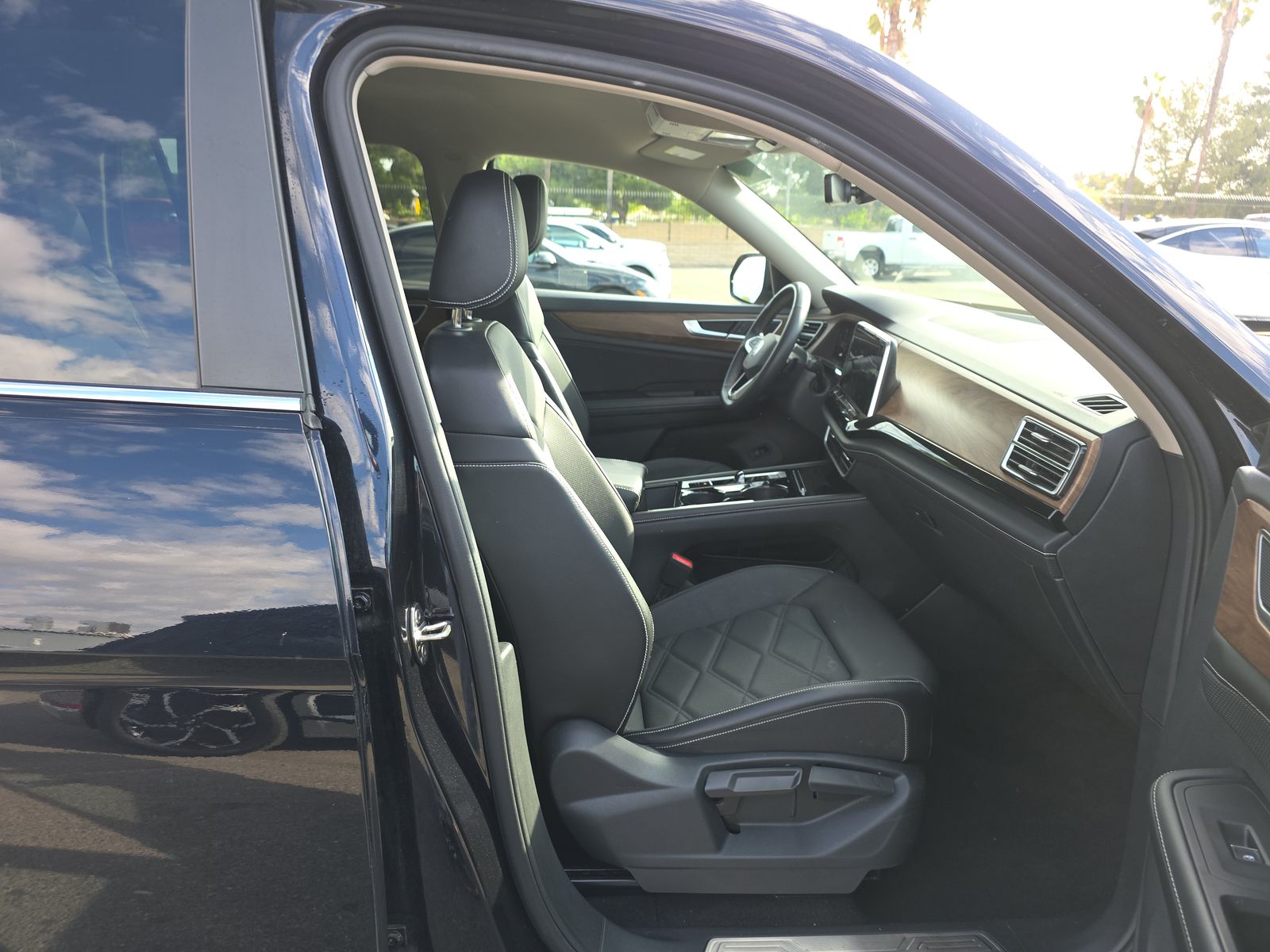 2024 Volkswagen Atlas 2.0T SE AWD