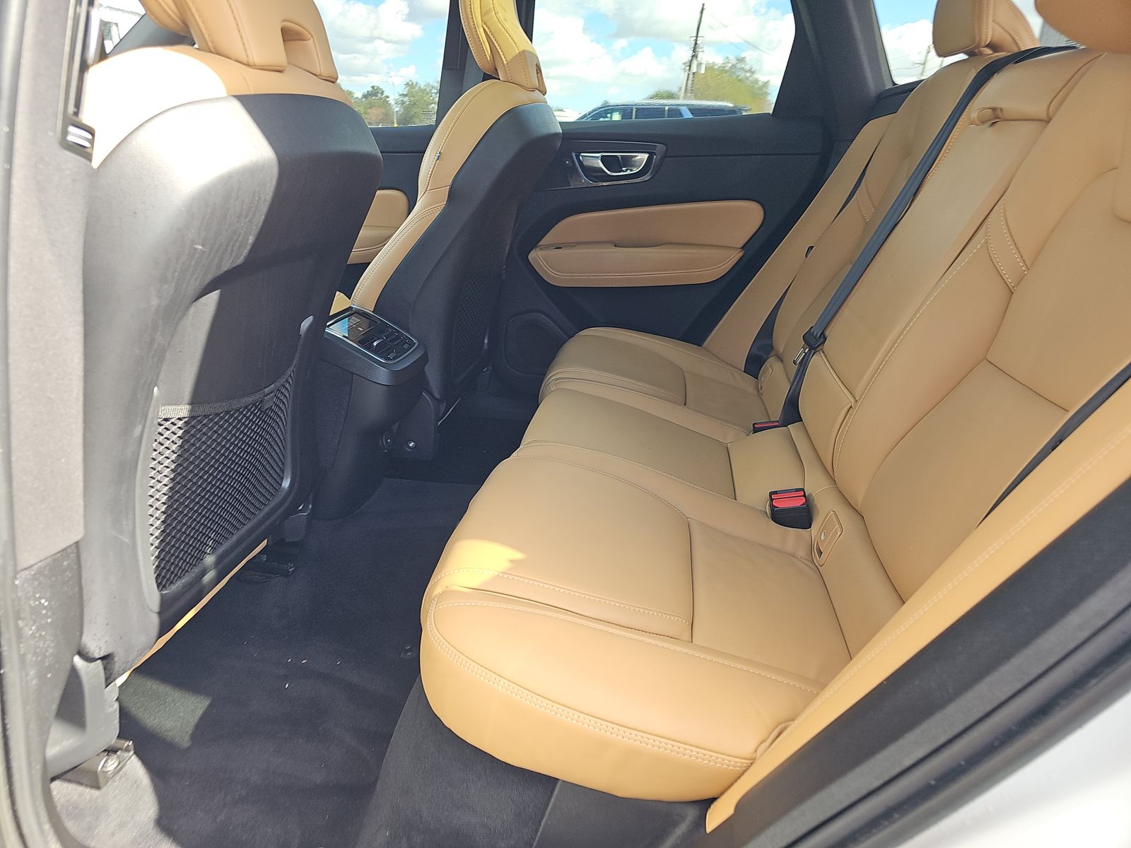 2022 Volvo XC60 B5 Inscription FWD