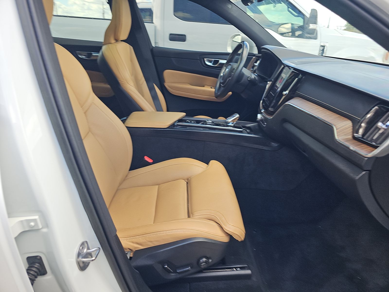 2022 Volvo XC60 B5 Inscription FWD