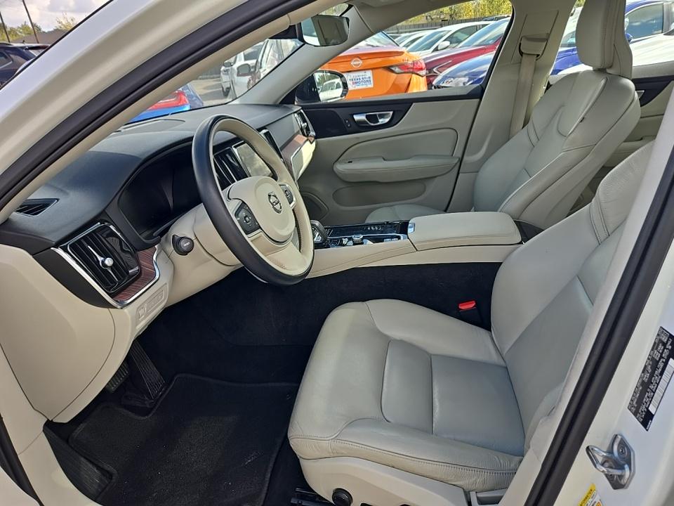 2022 Volvo S60 Recharge T8 R-Design Expression AWD