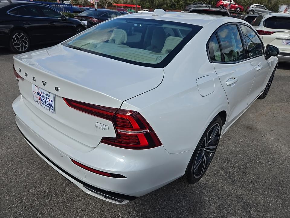 2022 Volvo S60 Recharge T8 R-Design Expression AWD