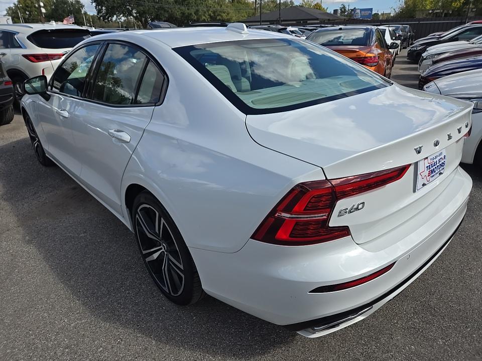 2022 Volvo S60 Recharge T8 R-Design Expression AWD