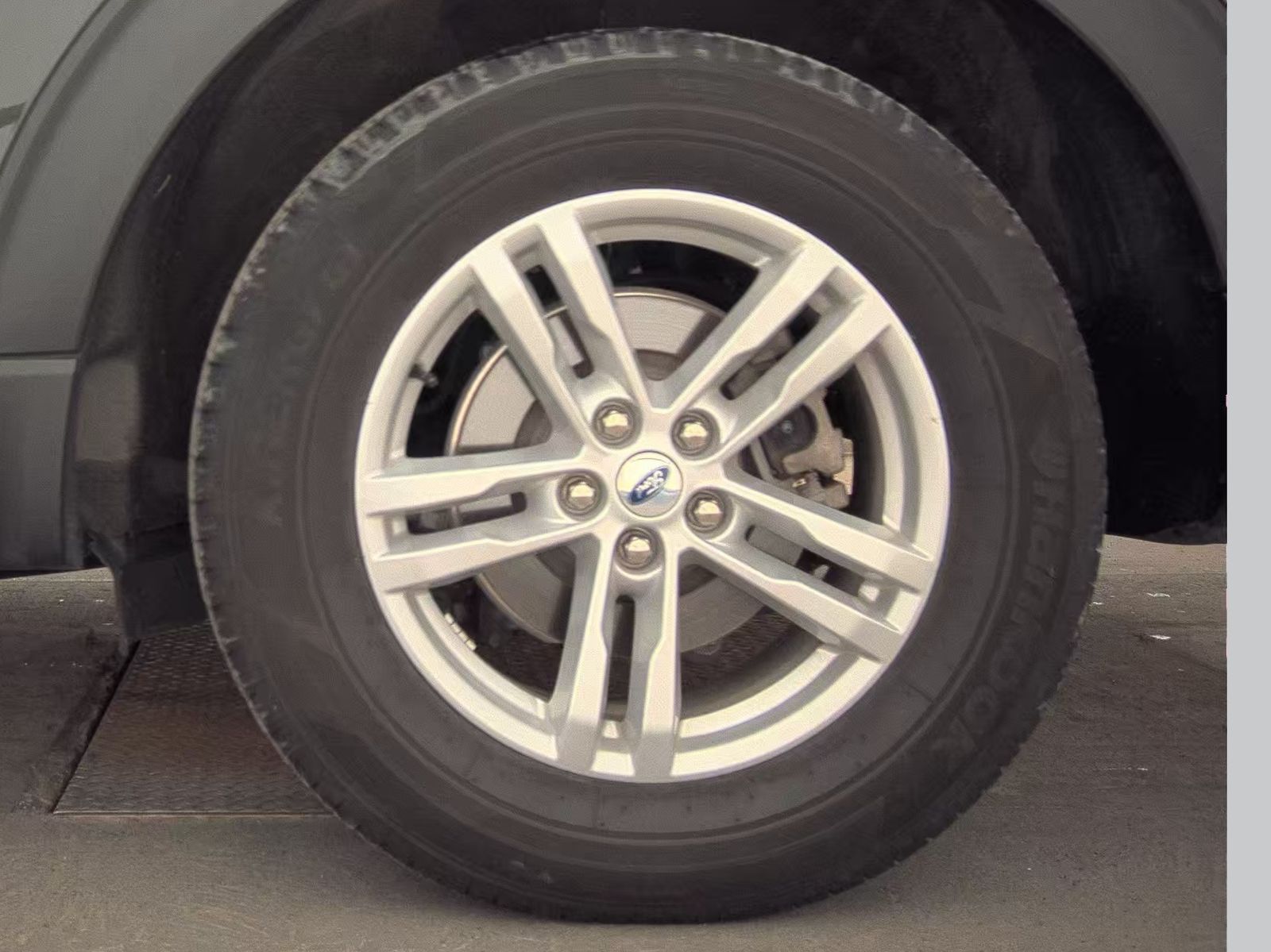 2023 Ford Explorer XLT AWD