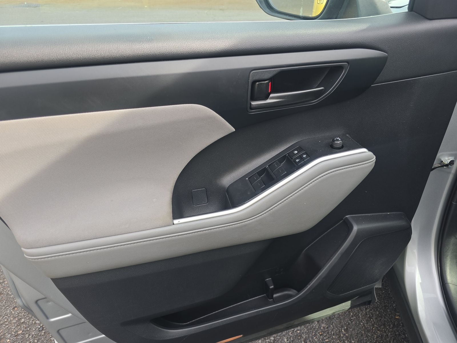 2023 Toyota Highlander LE FWD