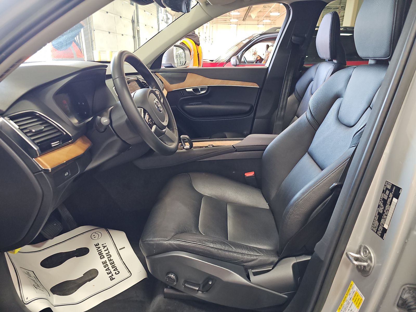 2023 Volvo XC90 B6 Plus AWD