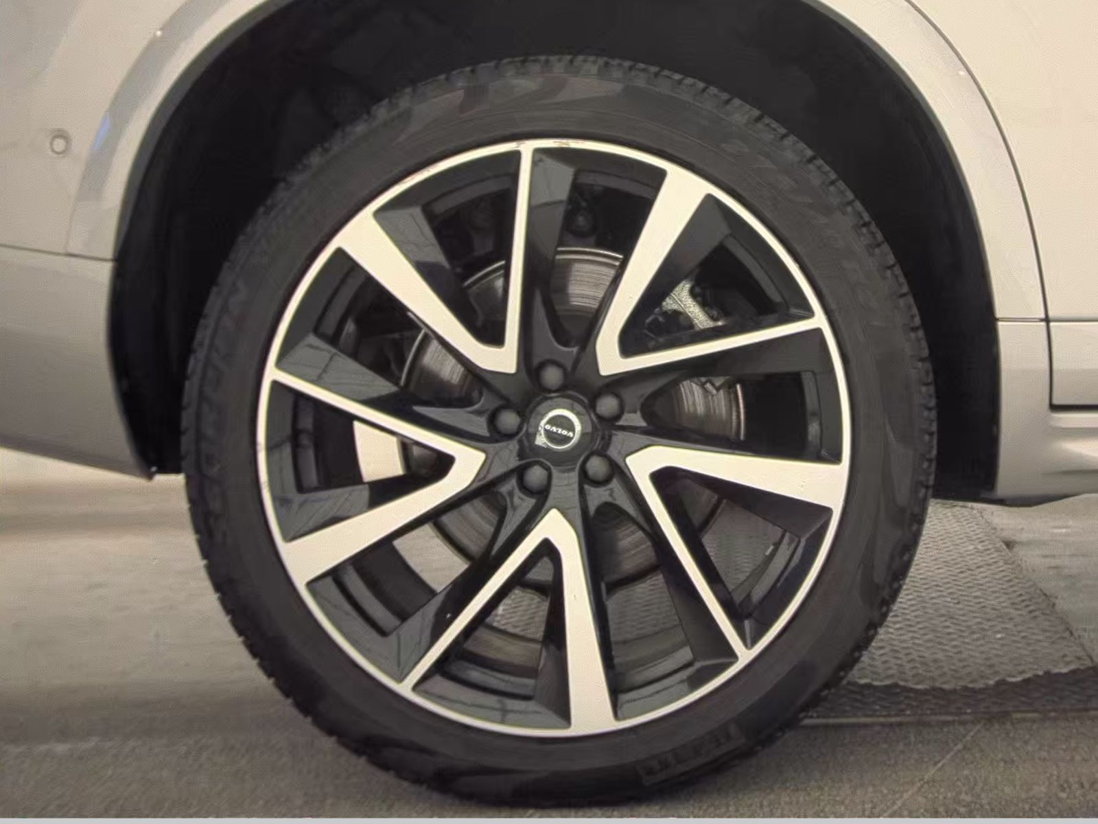 2023 Volvo XC90 B6 Plus AWD