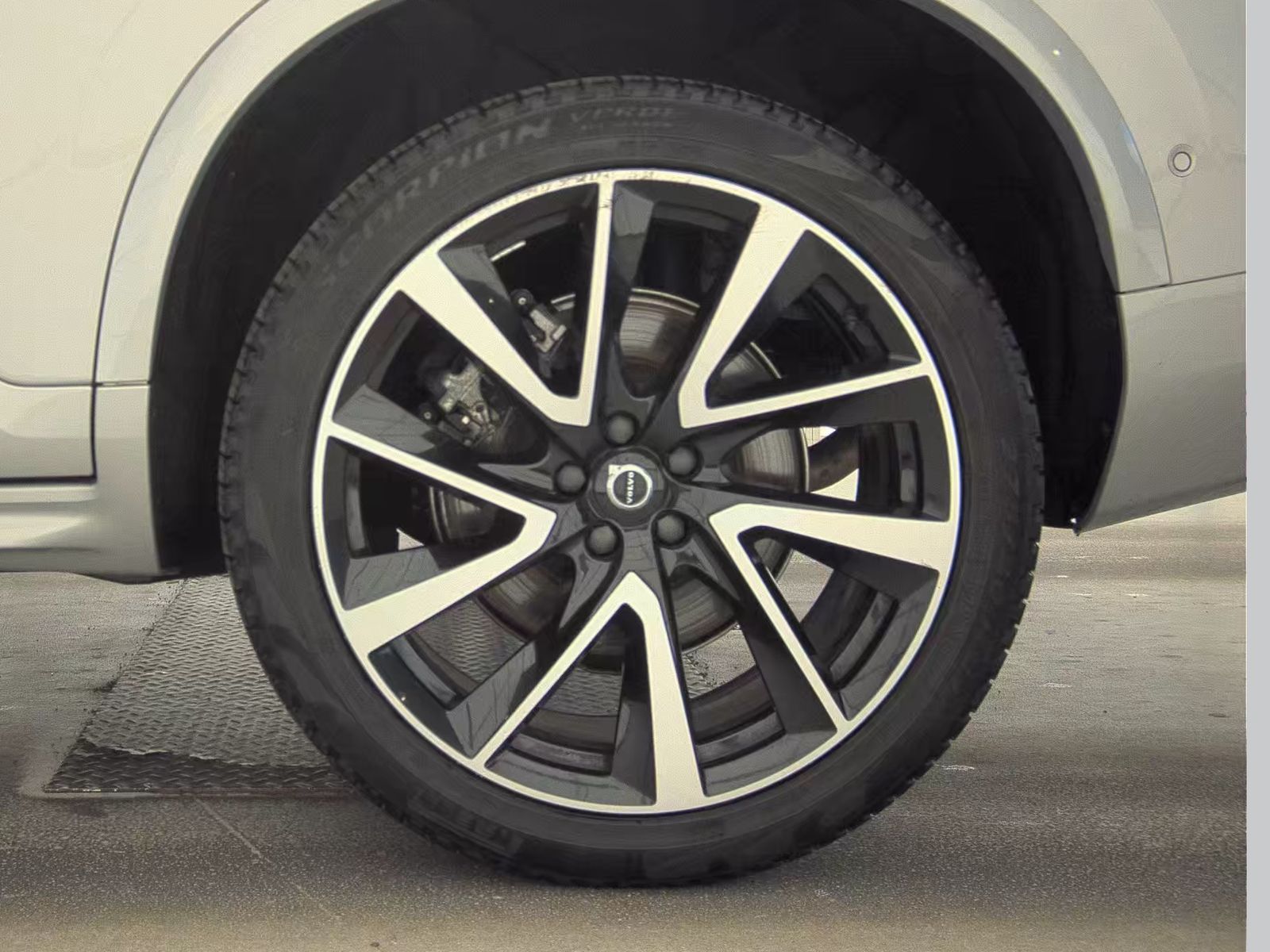 2023 Volvo XC90 B6 Plus AWD