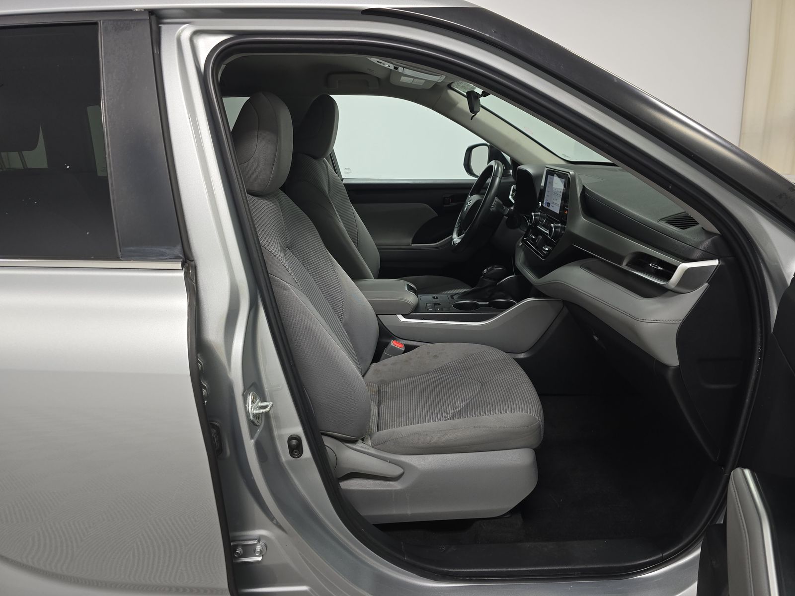 2023 Toyota Highlander LE FWD