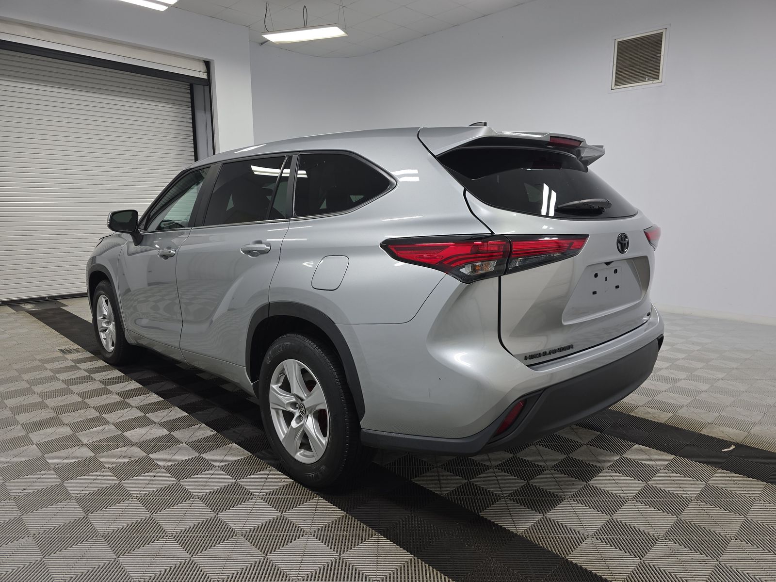 2023 Toyota Highlander LE FWD