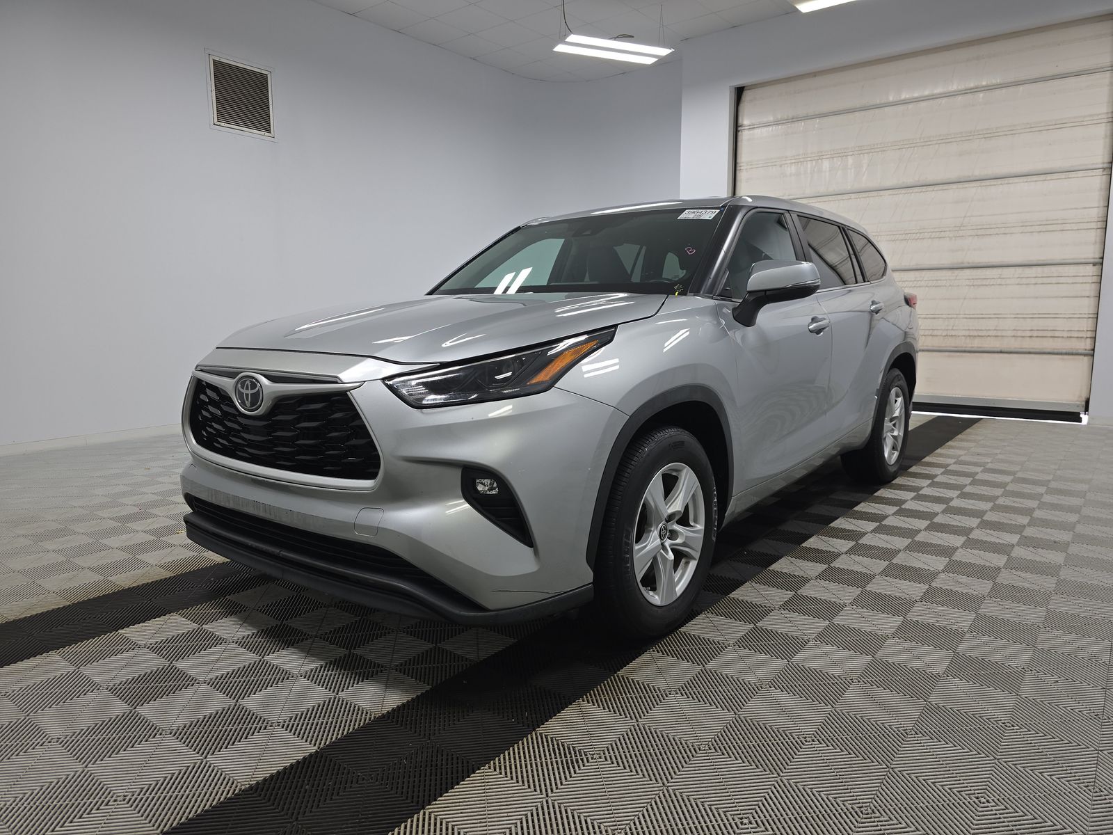 2023 Toyota Highlander LE FWD