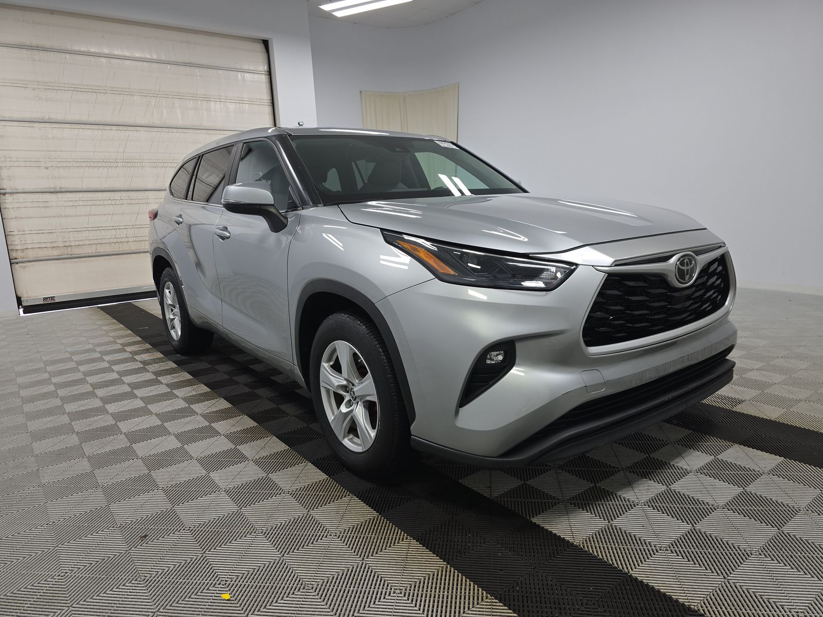 2023 Toyota Highlander LE FWD