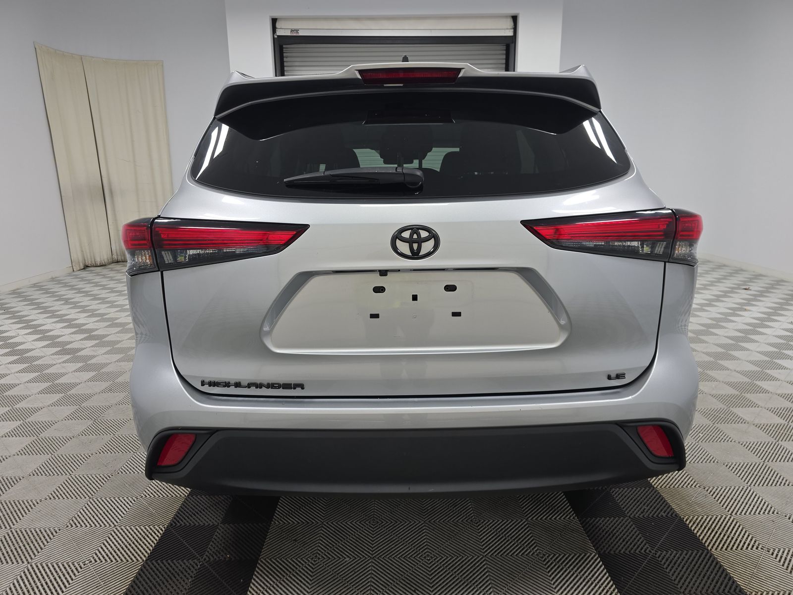 2023 Toyota Highlander LE FWD