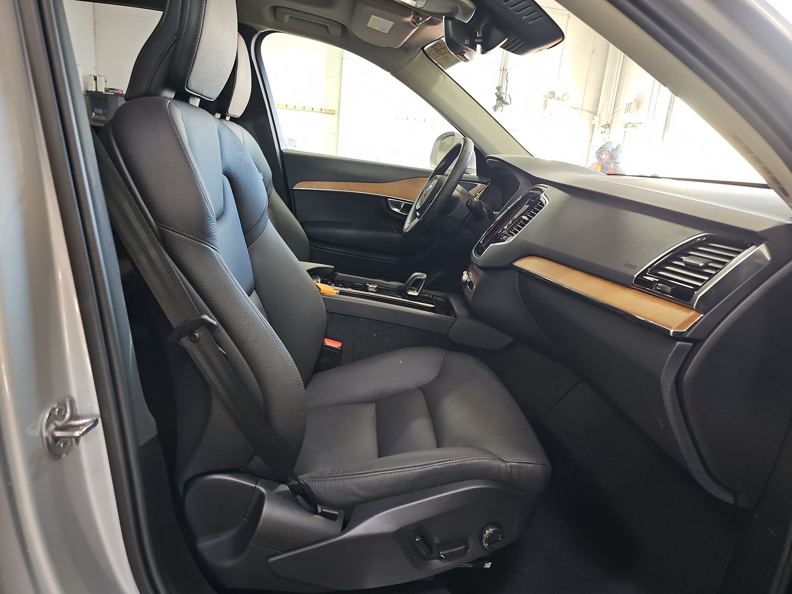 2024 Volvo XC90 B5 Plus AWD