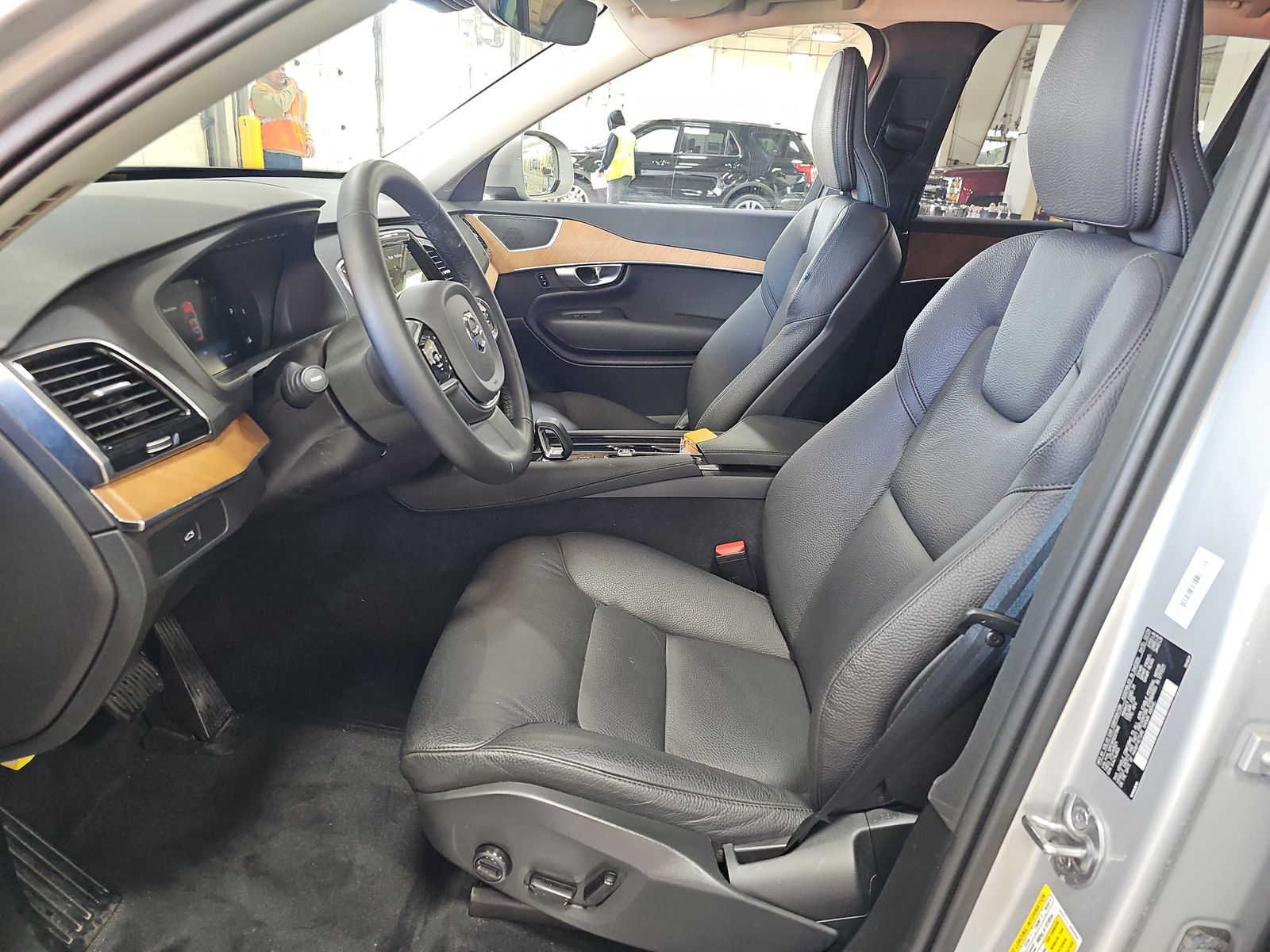 2024 Volvo XC90 B5 Plus AWD