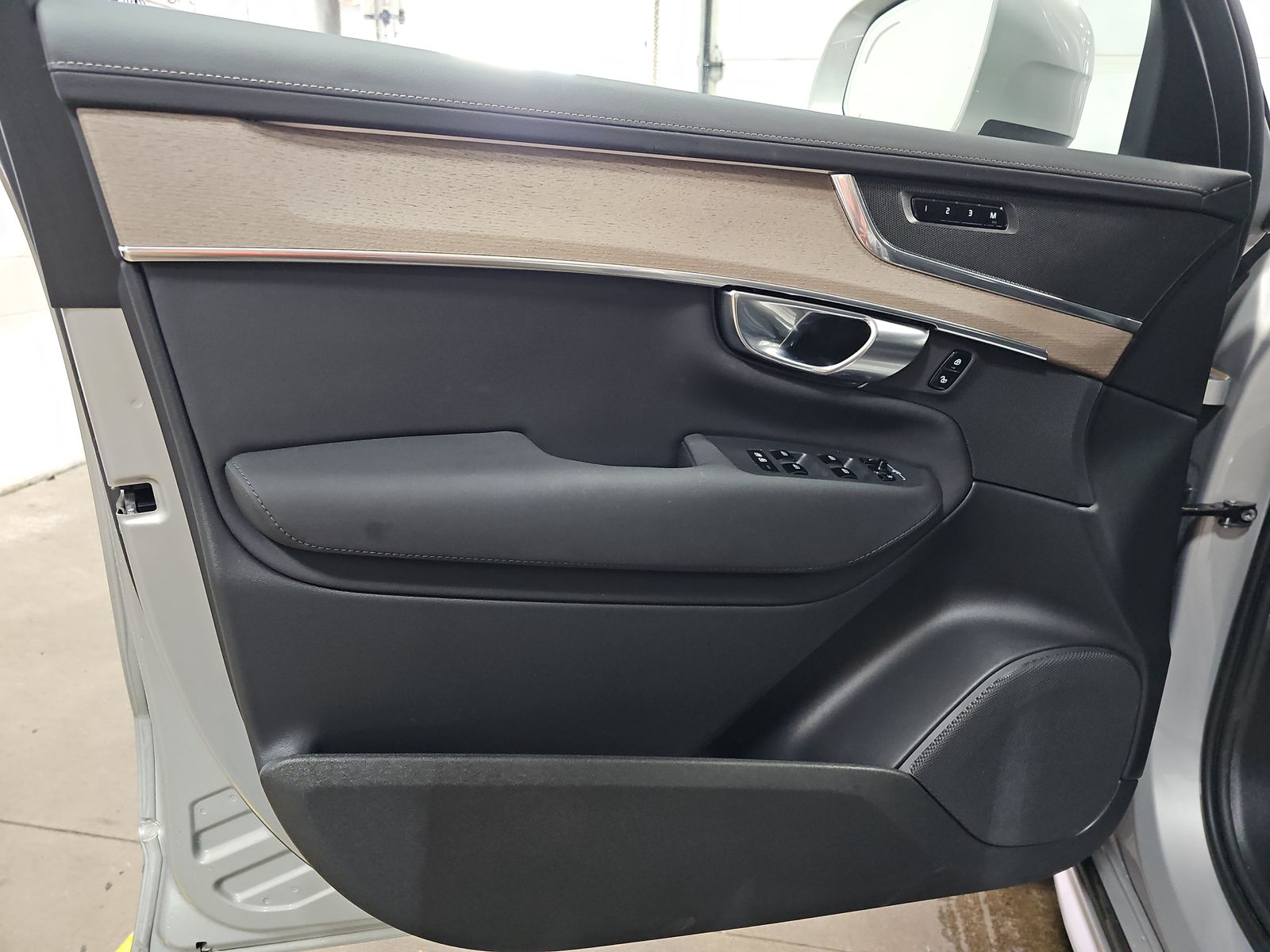 2025 Volvo XC90 B6 Plus AWD