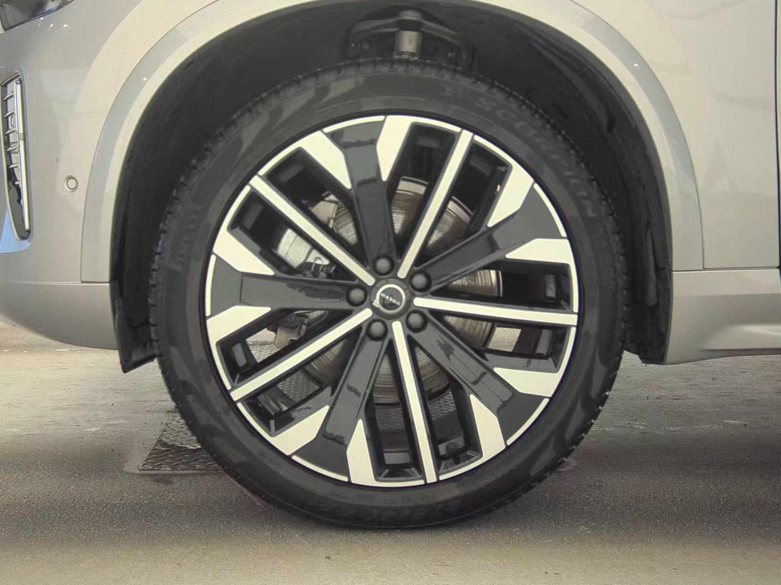 2025 Volvo XC90 B6 Plus AWD