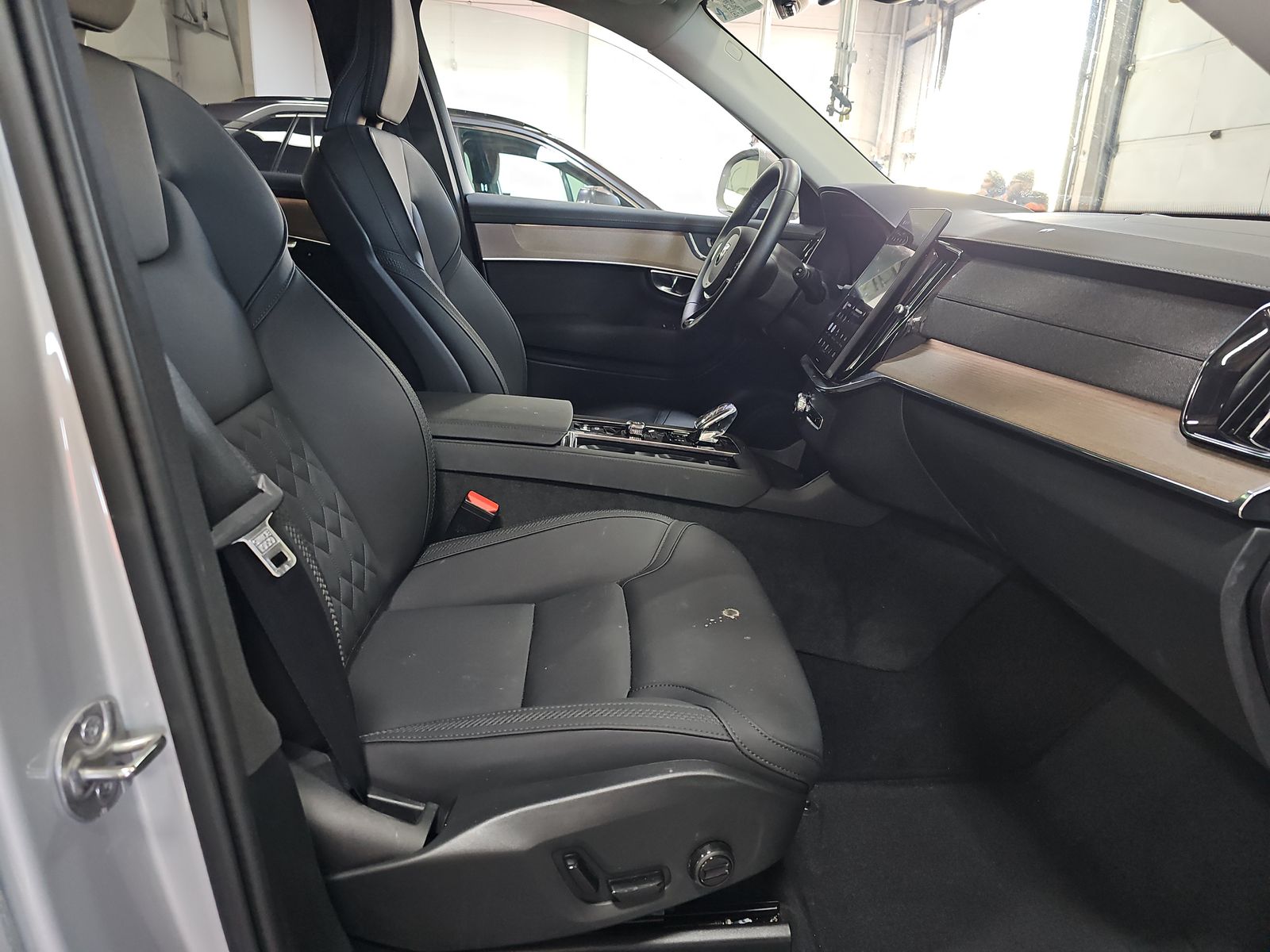 2025 Volvo XC90 B6 Plus AWD