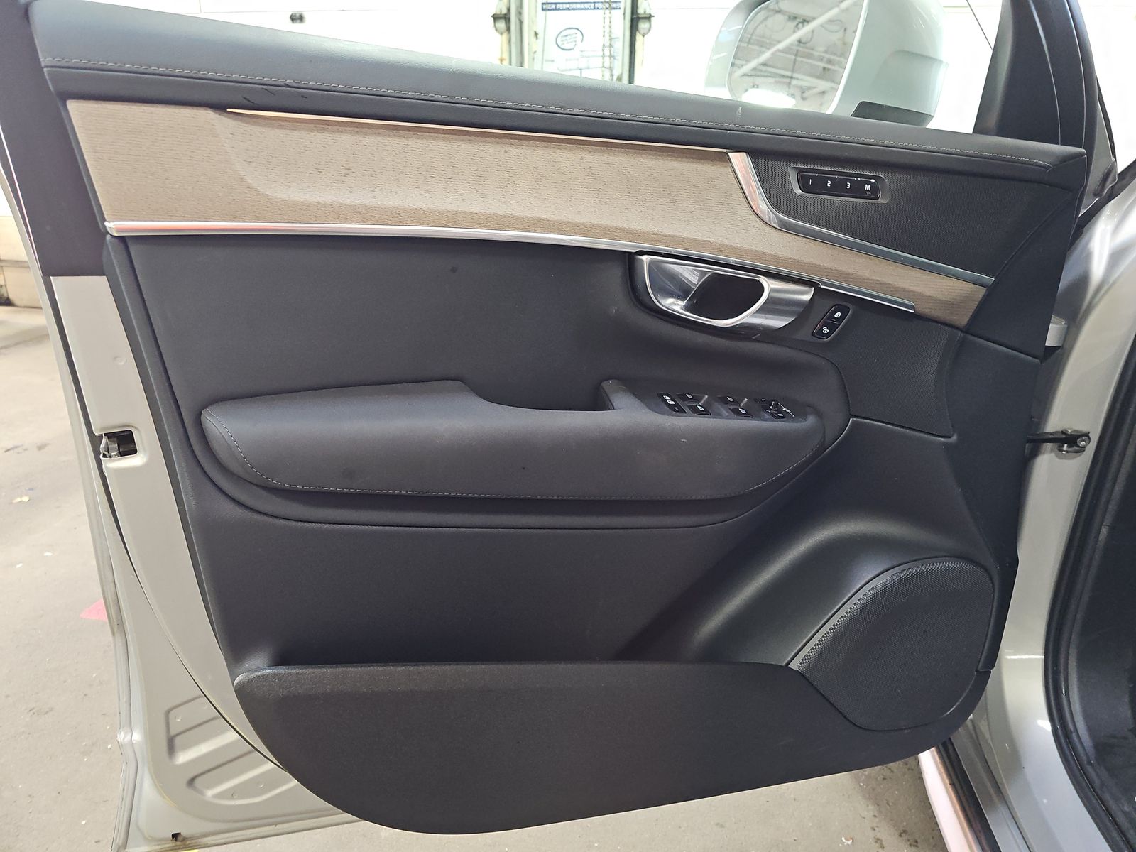 2025 Volvo XC90 B6 Plus AWD