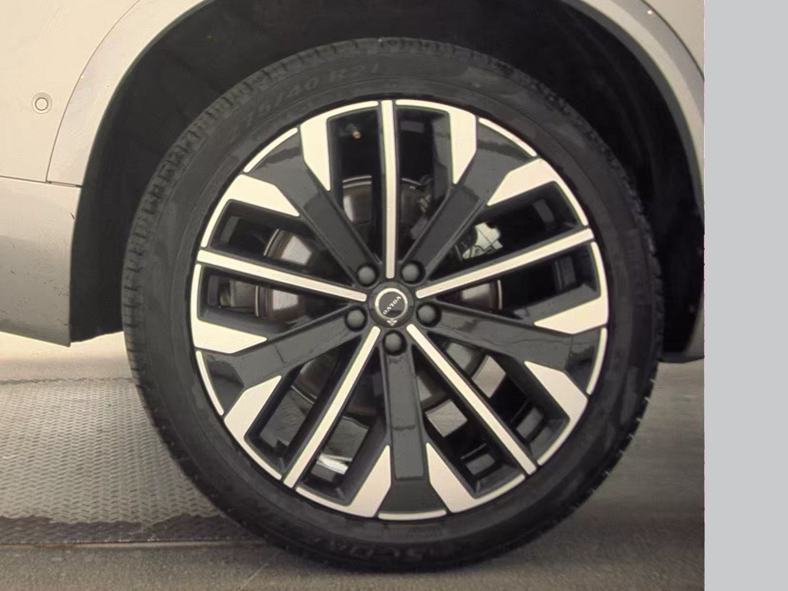 2025 Volvo XC90 B6 Plus AWD