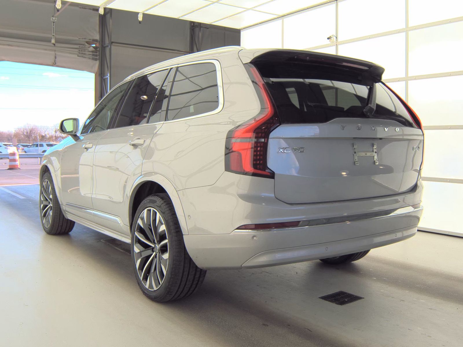 2025 Volvo XC90 B6 Plus AWD