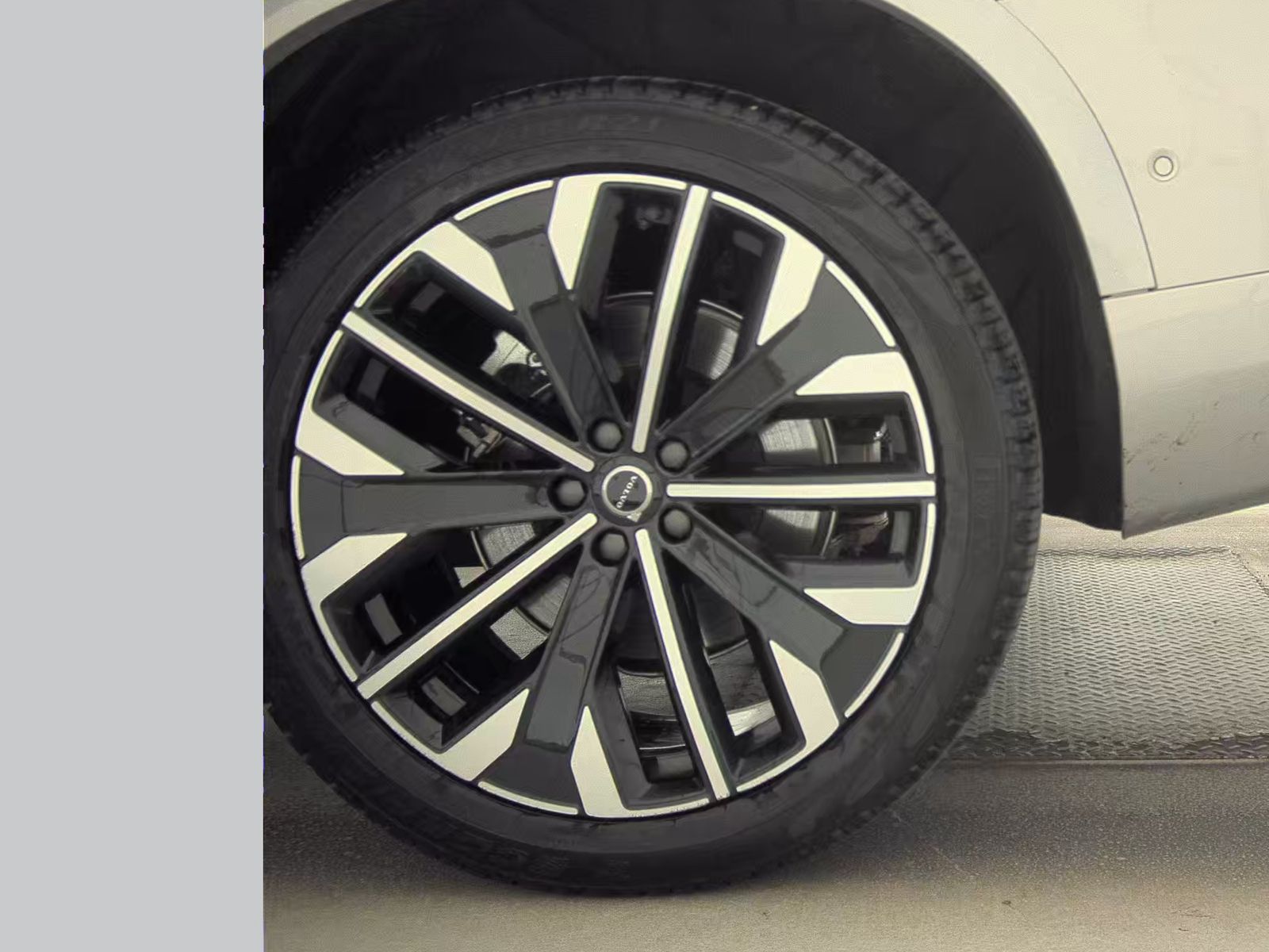 2025 Volvo XC90 B6 Plus AWD