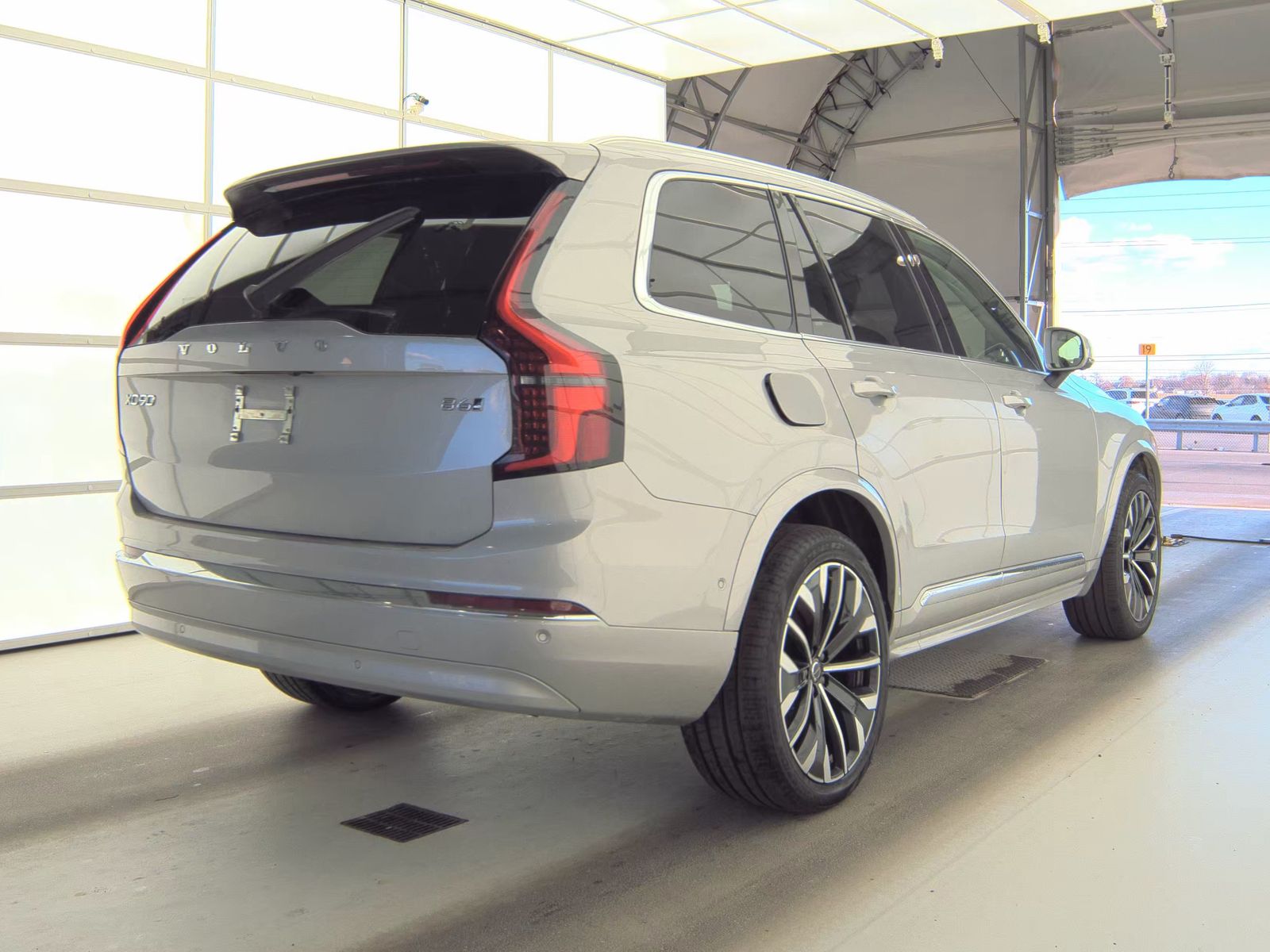 2025 Volvo XC90 B6 Plus AWD
