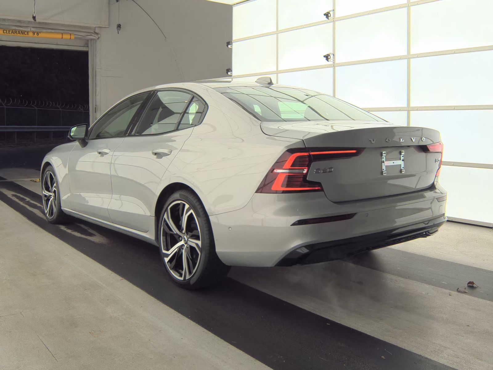 2024 Volvo S60 B5 Plus FWD