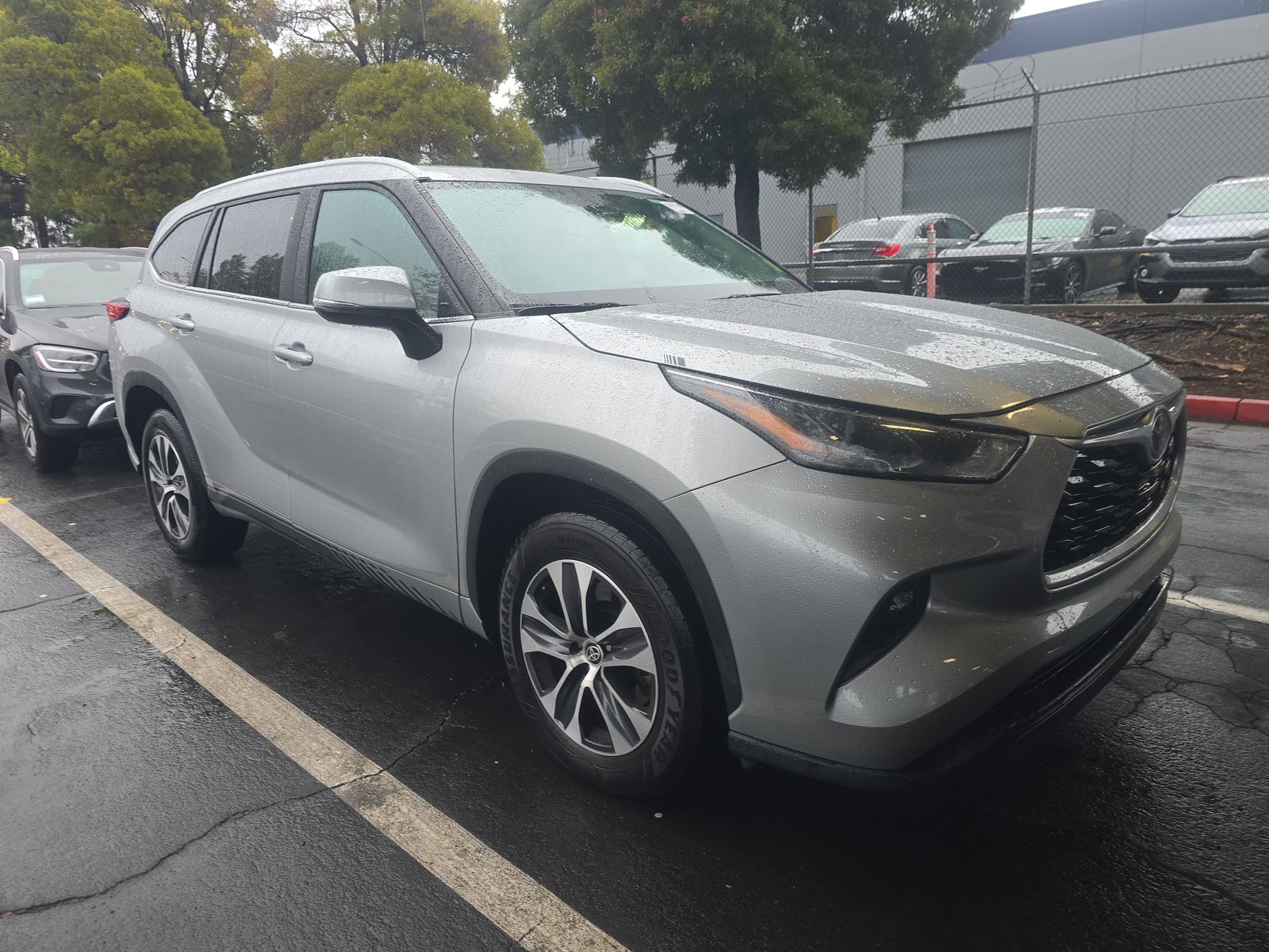 2023 Toyota Highlander Hybrid XLE FWD