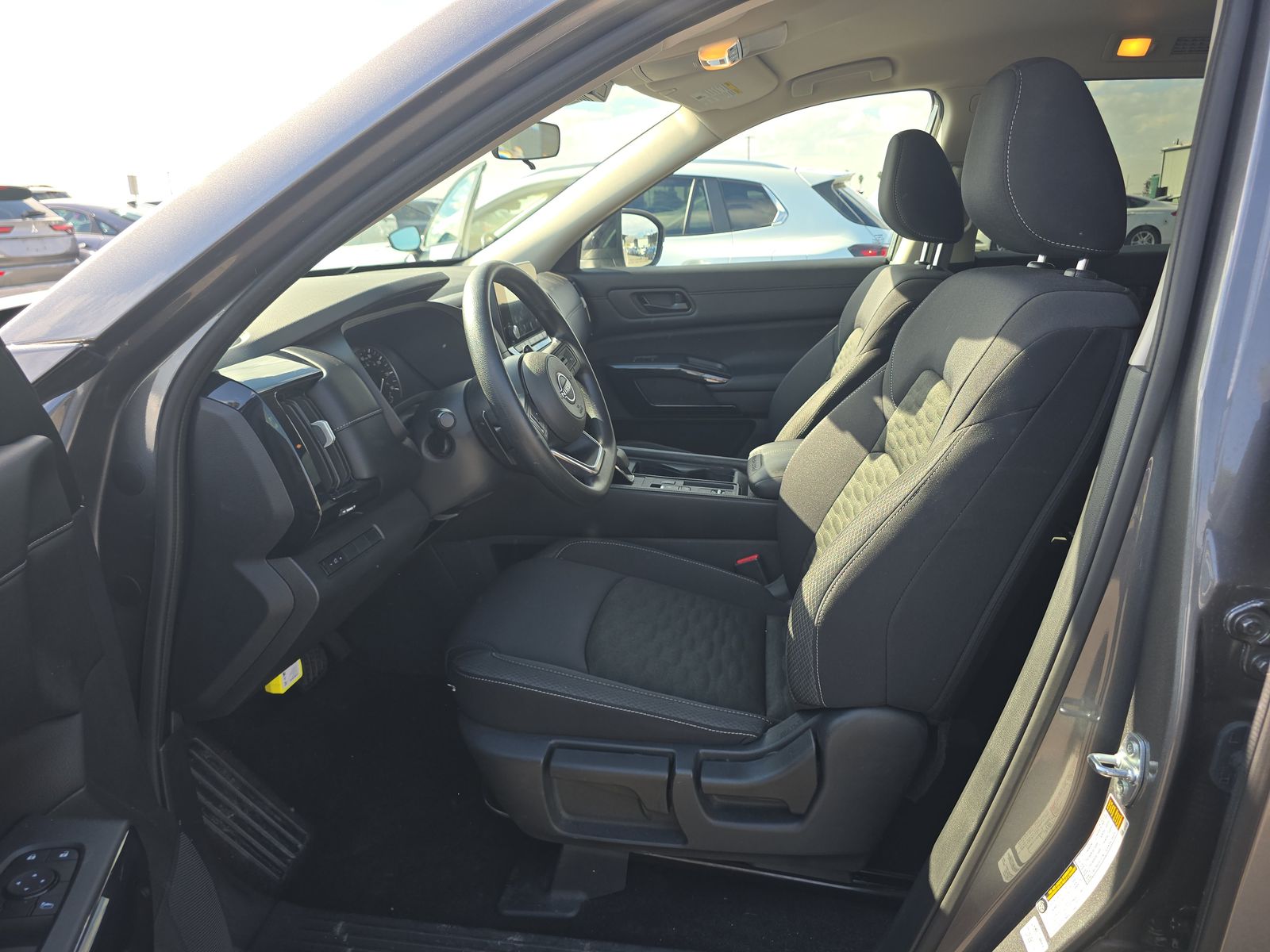 2025 Nissan Pathfinder S FWD