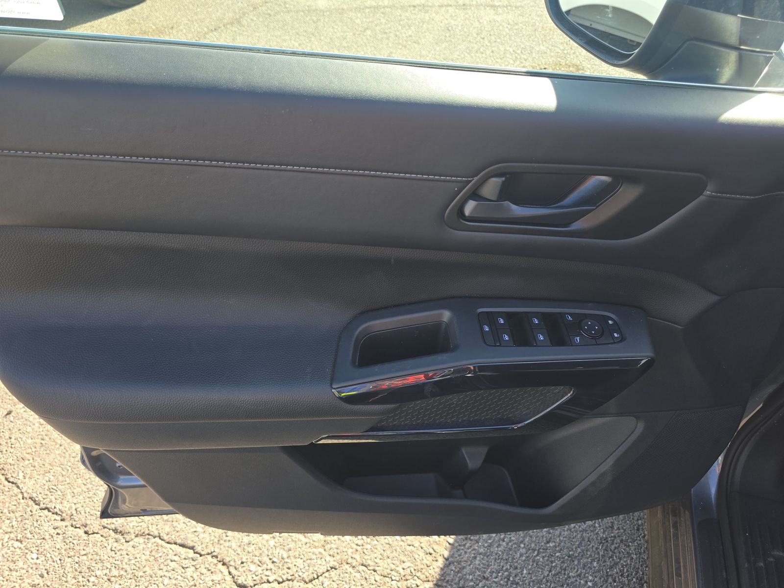 2025 Nissan Pathfinder S FWD