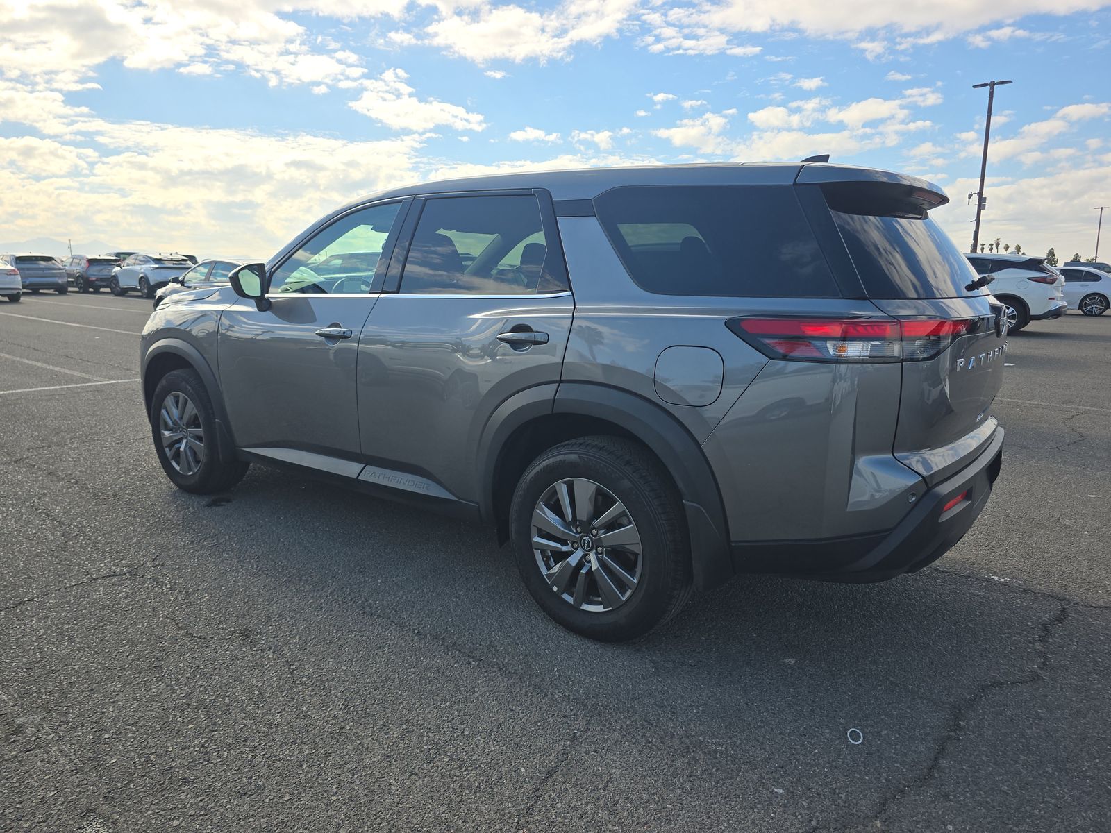 2025 Nissan Pathfinder S FWD