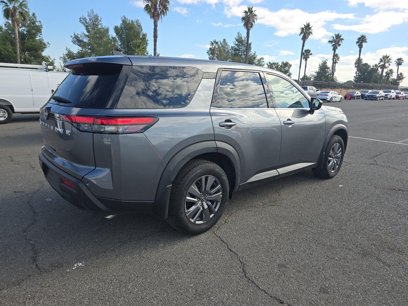 2025 Nissan Pathfinder S FWD