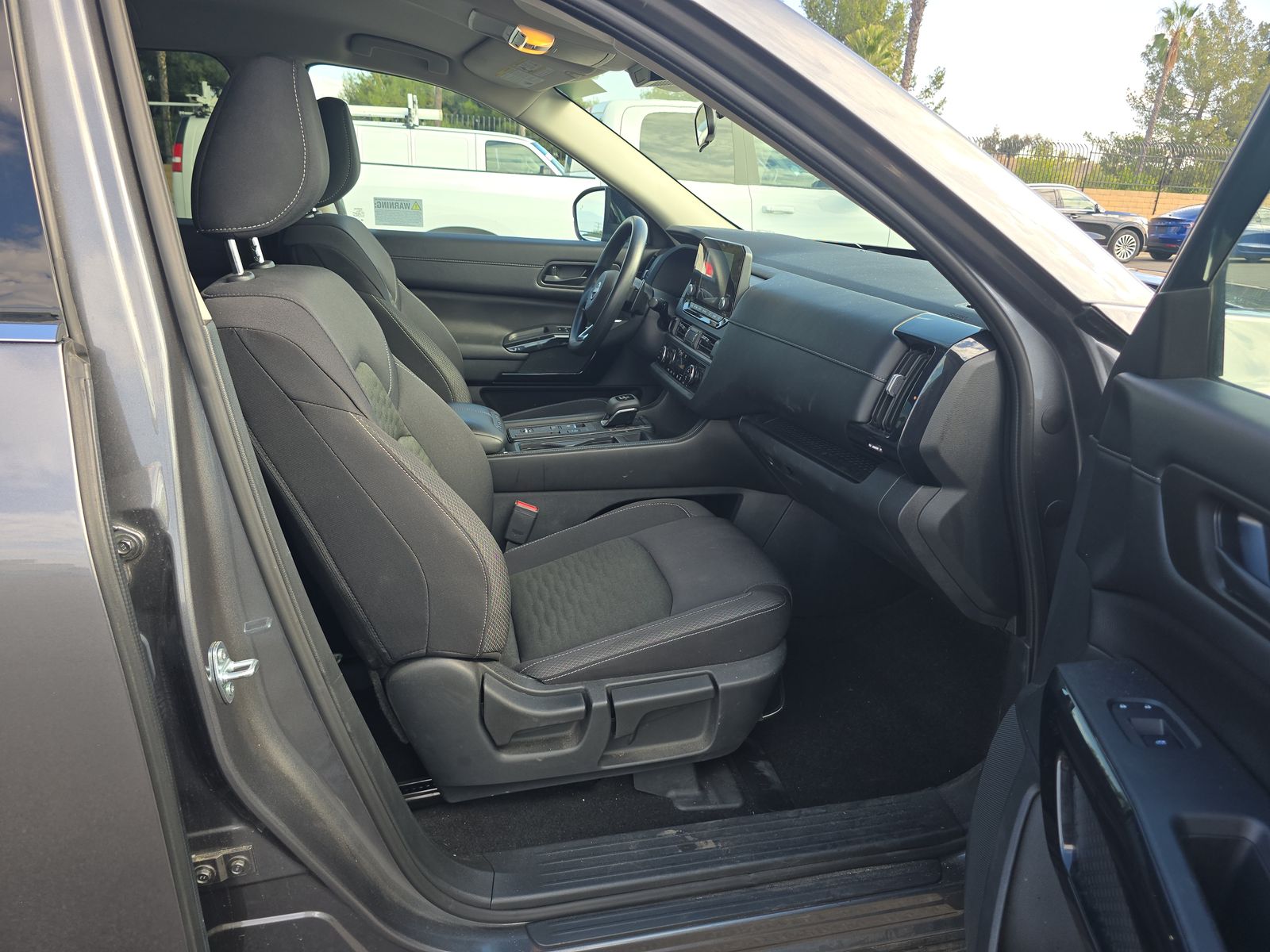 2025 Nissan Pathfinder S FWD