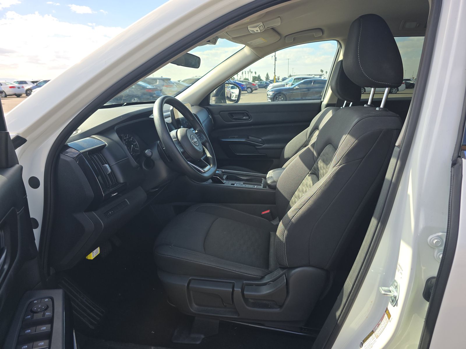 2024 Nissan Pathfinder S FWD