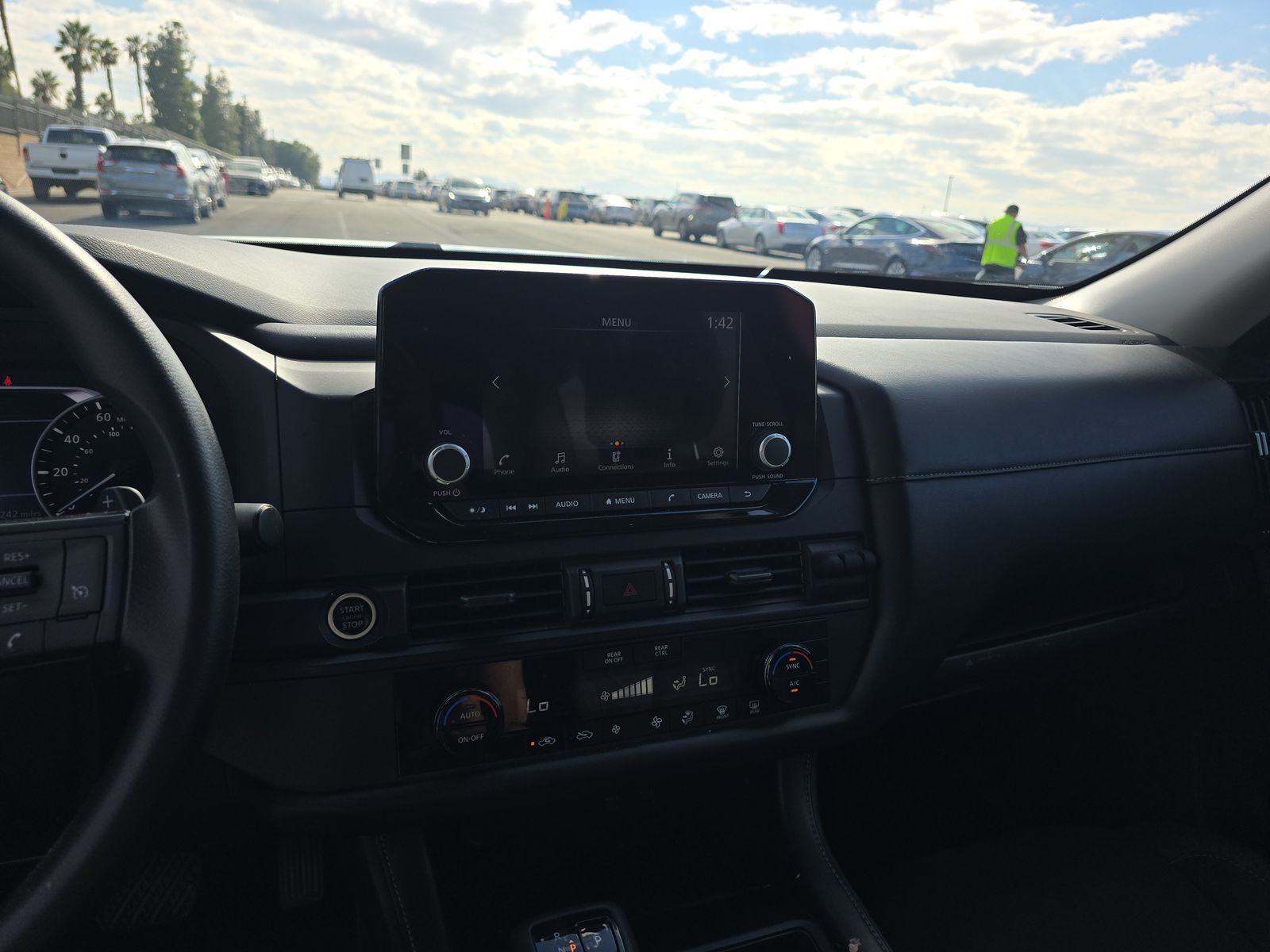 2024 Nissan Pathfinder S FWD