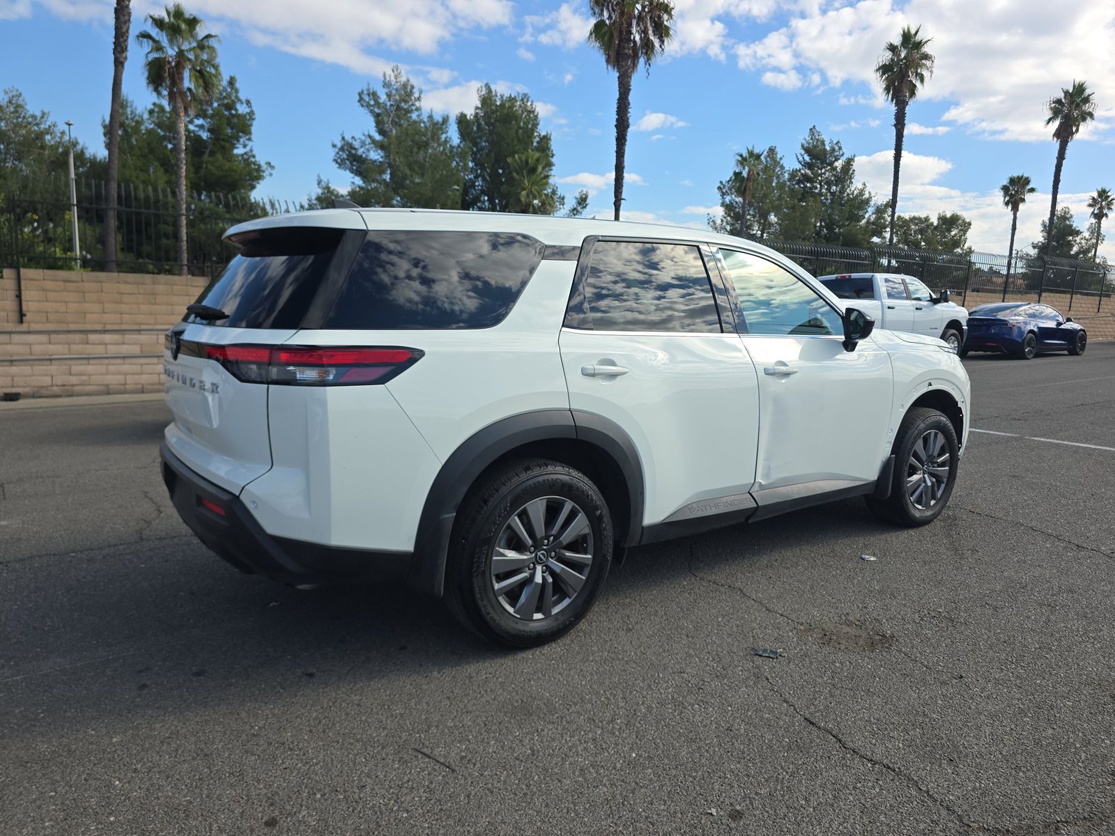 2024 Nissan Pathfinder S FWD