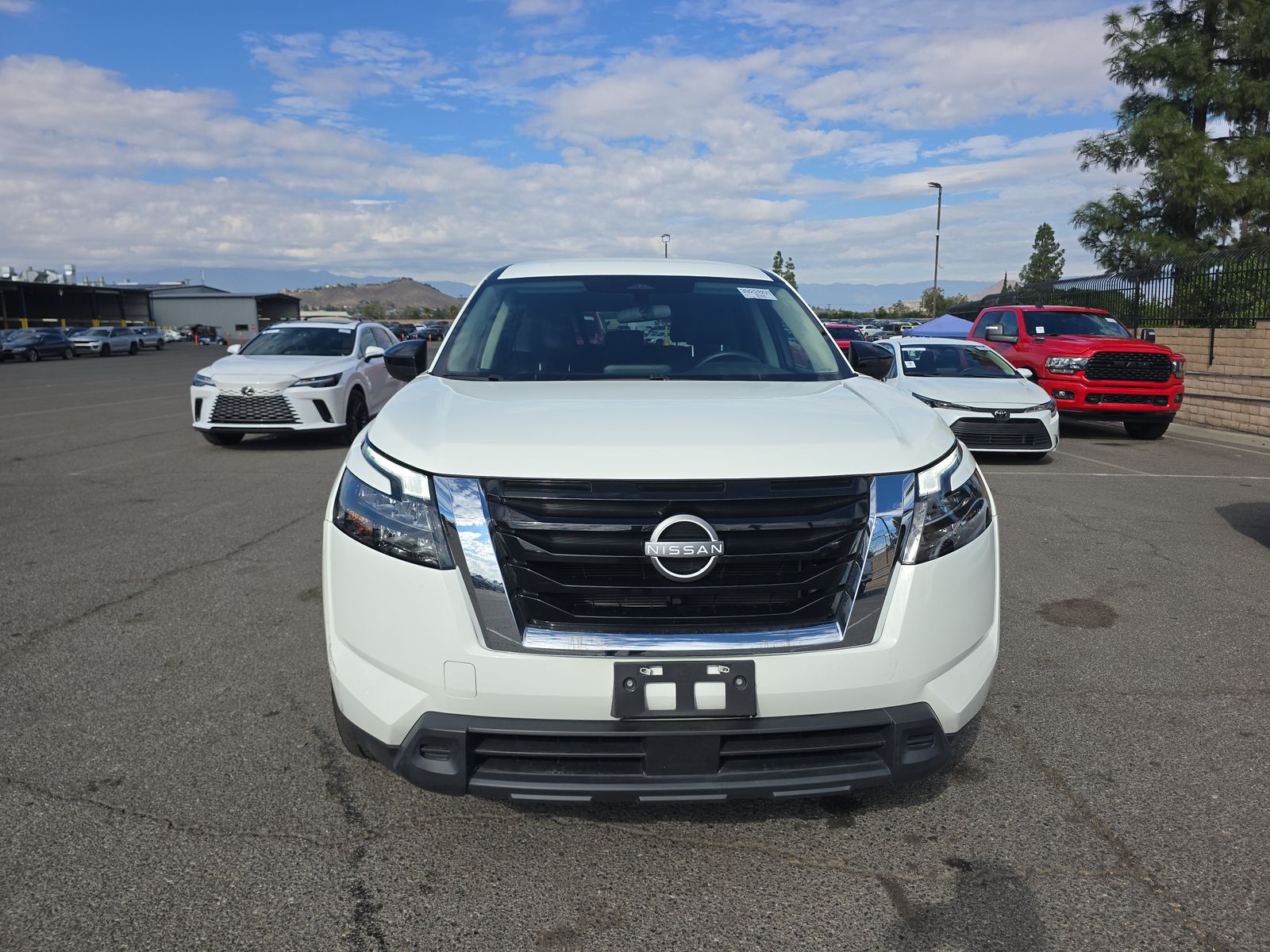 2024 Nissan Pathfinder S FWD