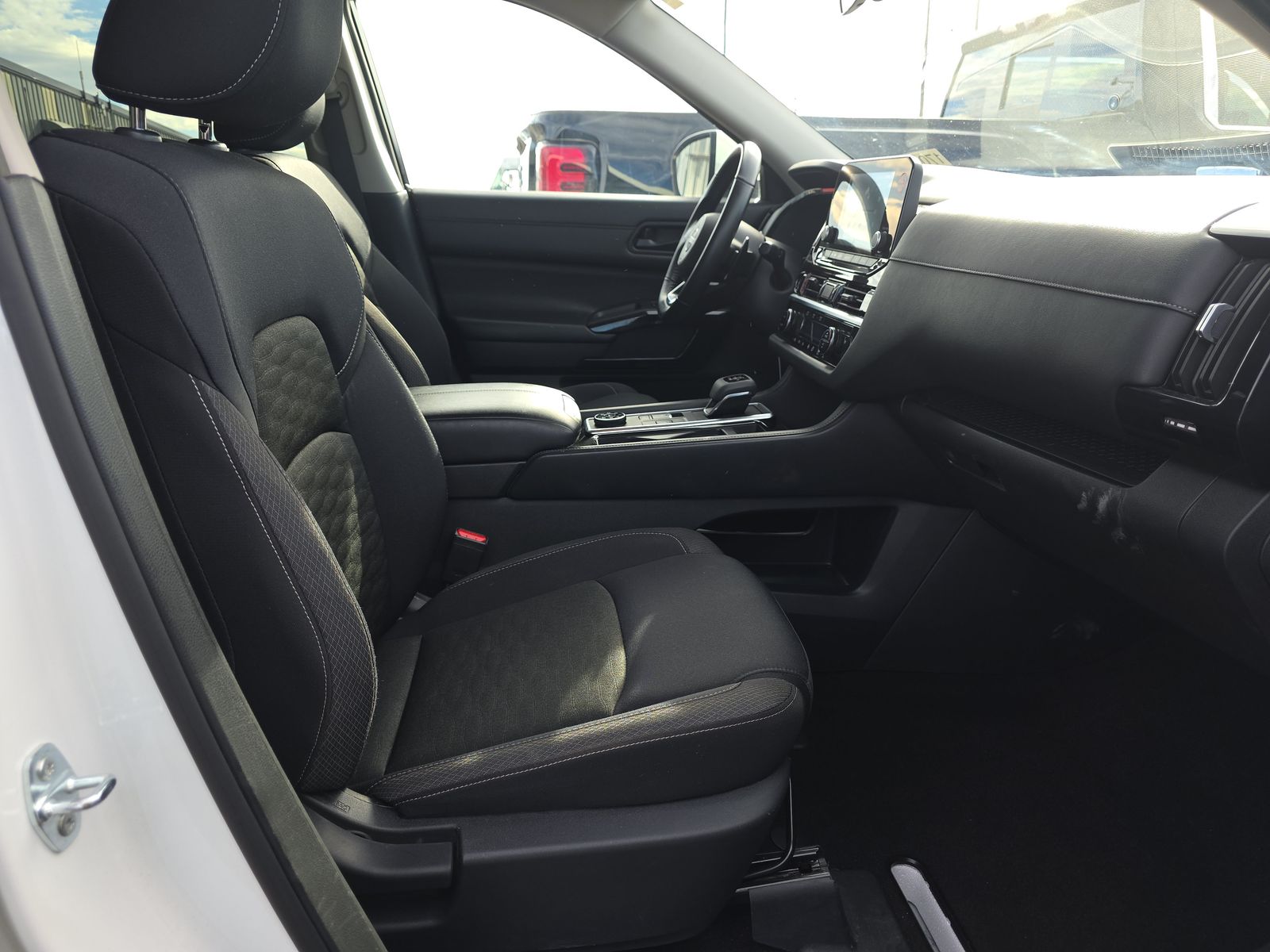 2024 Nissan Pathfinder SV AWD