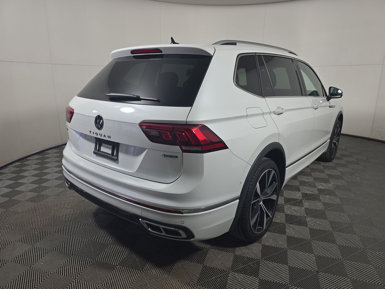 2024 Volkswagen Tiguan 2.0T SEL R-Line AWD